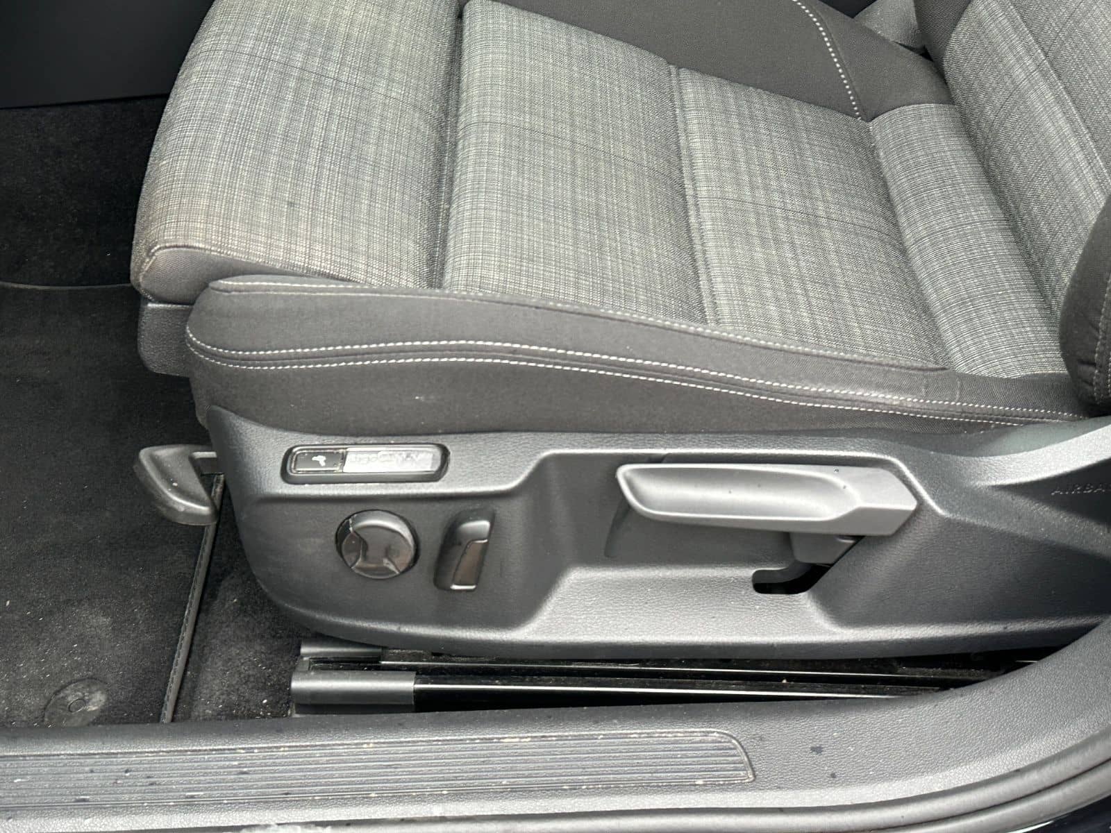 Volkswagen Passat 2.0 TDI DSG Variant Business*PANO*R-CAM* foto 16