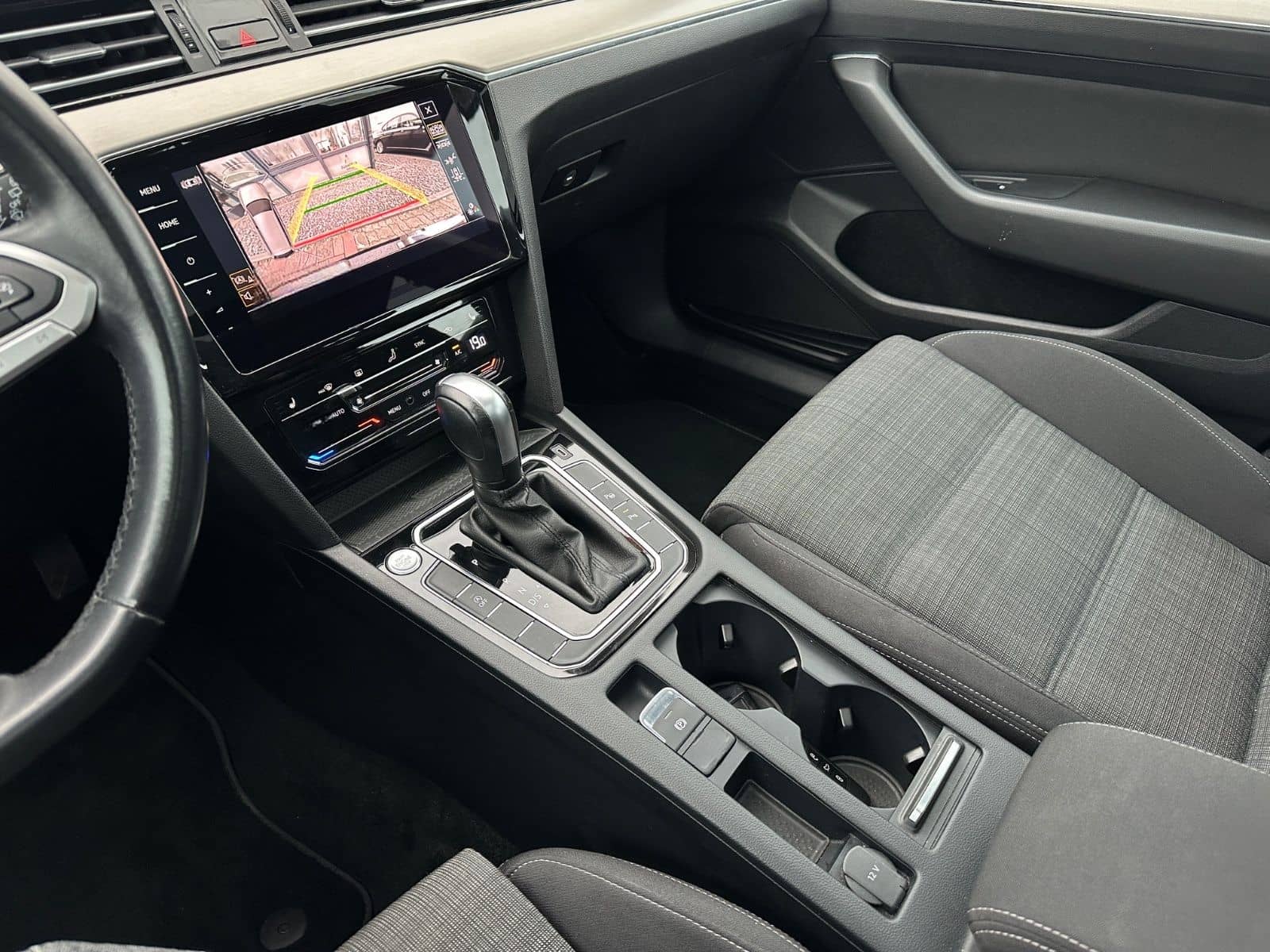 Volkswagen Passat 2.0 TDI DSG Variant Business*PANO*R-CAM* foto 24