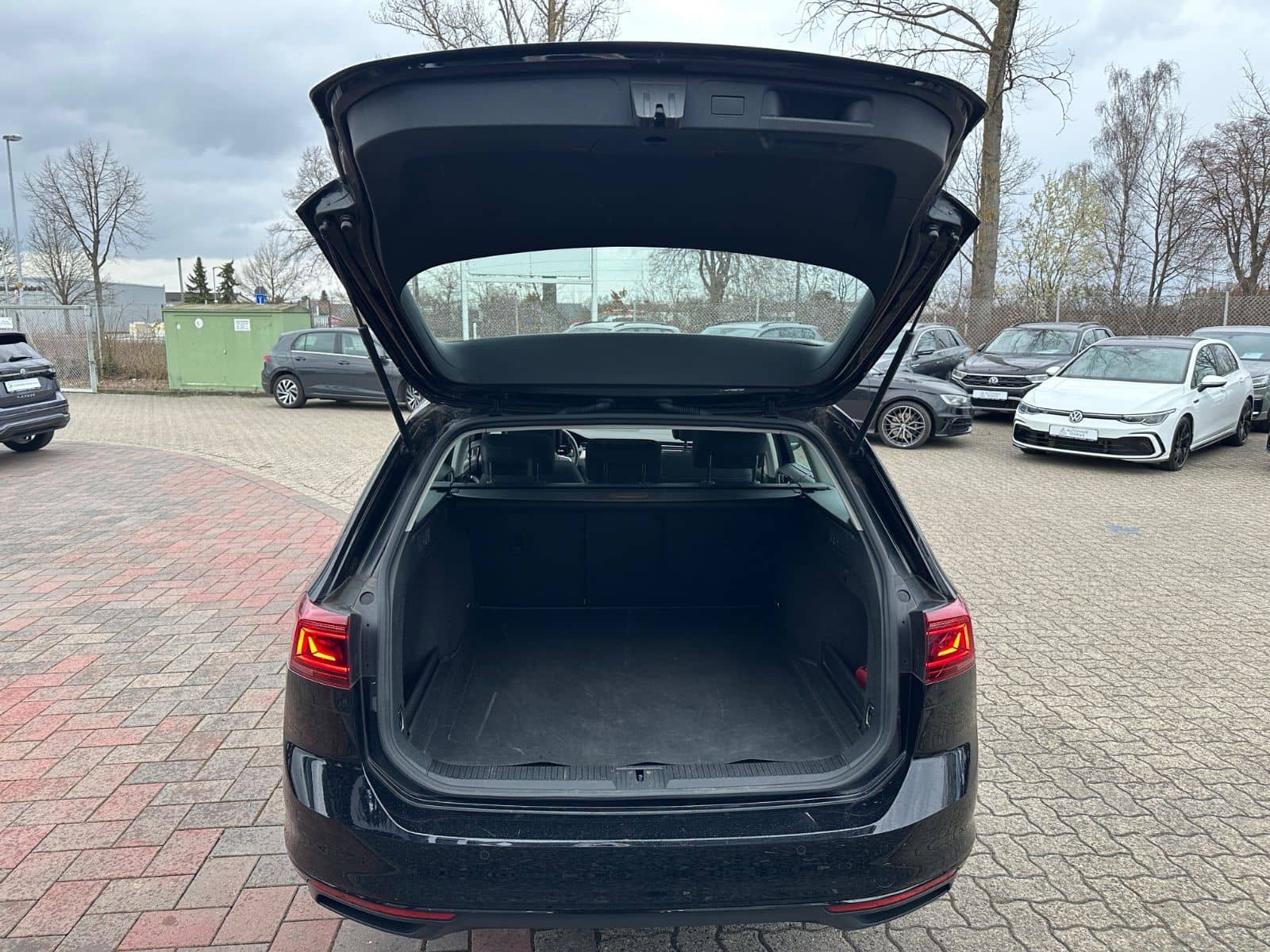 Volkswagen Passat 2.0 TDI DSG Variant Business*PANO*R-CAM* foto 10