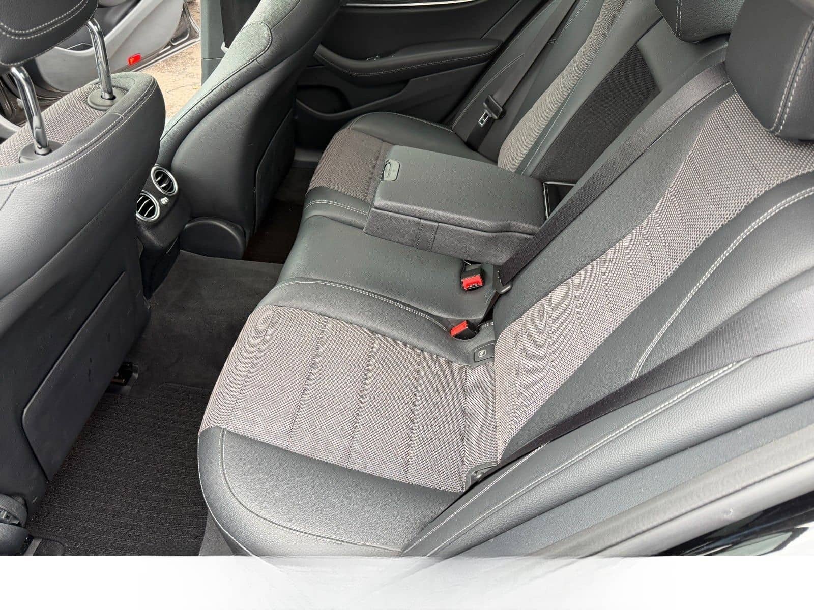 Mercedes-Benz E 220 d Avantgarde Navi Schiebedach LED foto 13