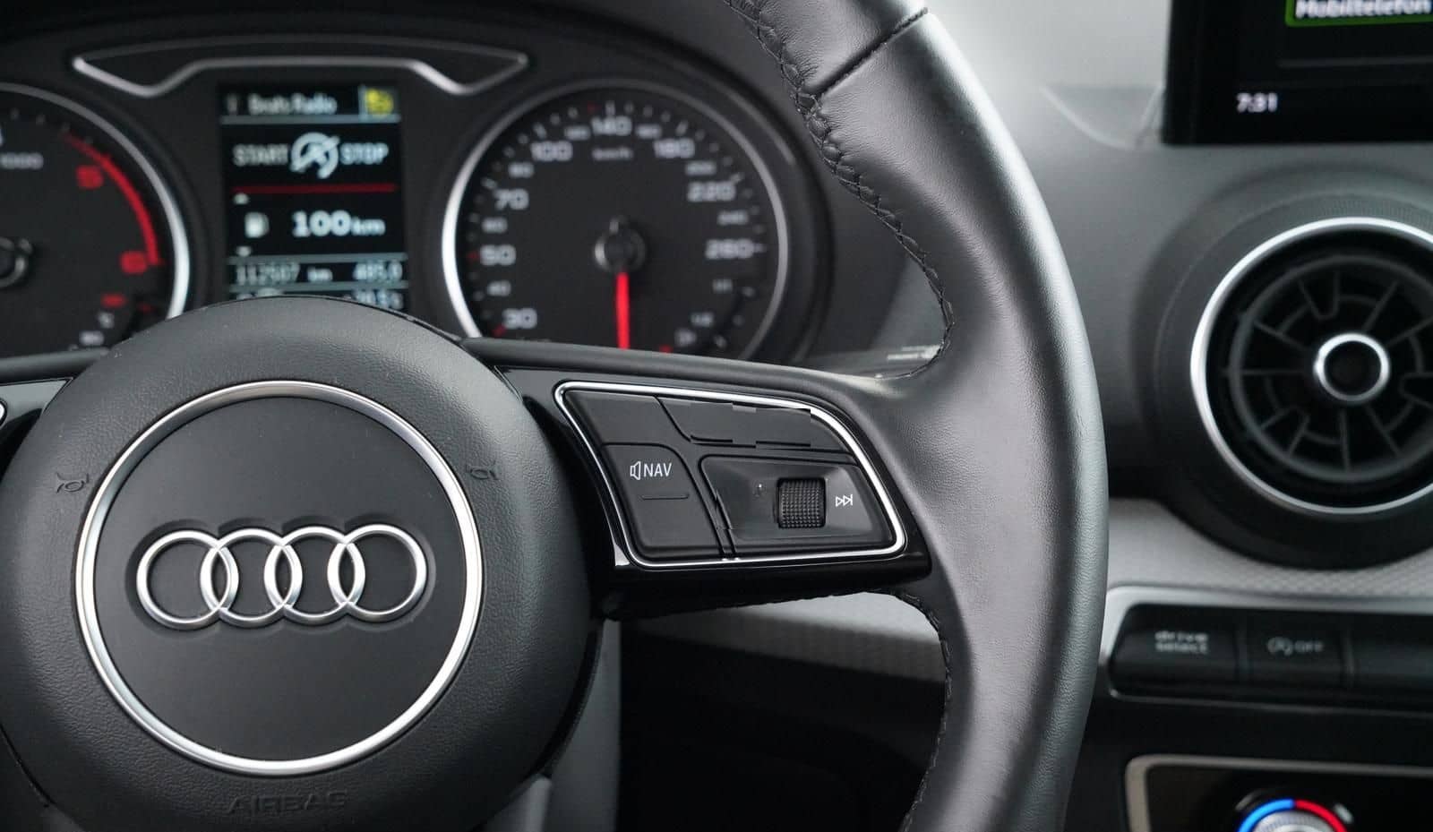 Audi Q2 ADVANCED 35TDI S-TRONIC SCHECKHEFTGEPFLEGT foto 15