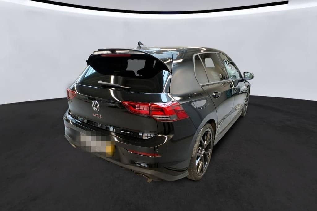 Volkswagen Golf VIII GTI Clubsport 2.0 TSI BLACKSTYLE AKRA foto 4