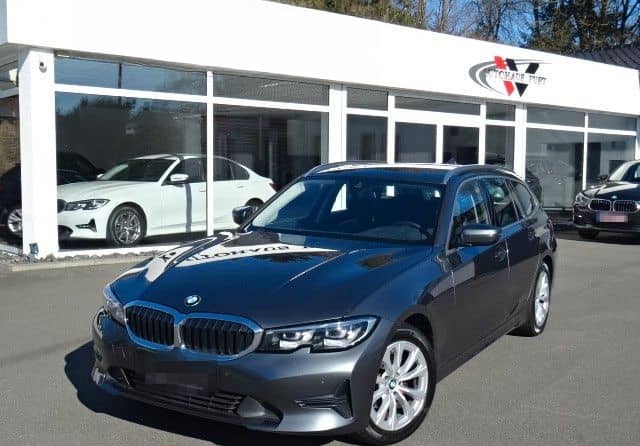 BMW 318d Touring,LEDER,NAVI,LED,AUTOM,PDC,AHK,1HAND foto 1