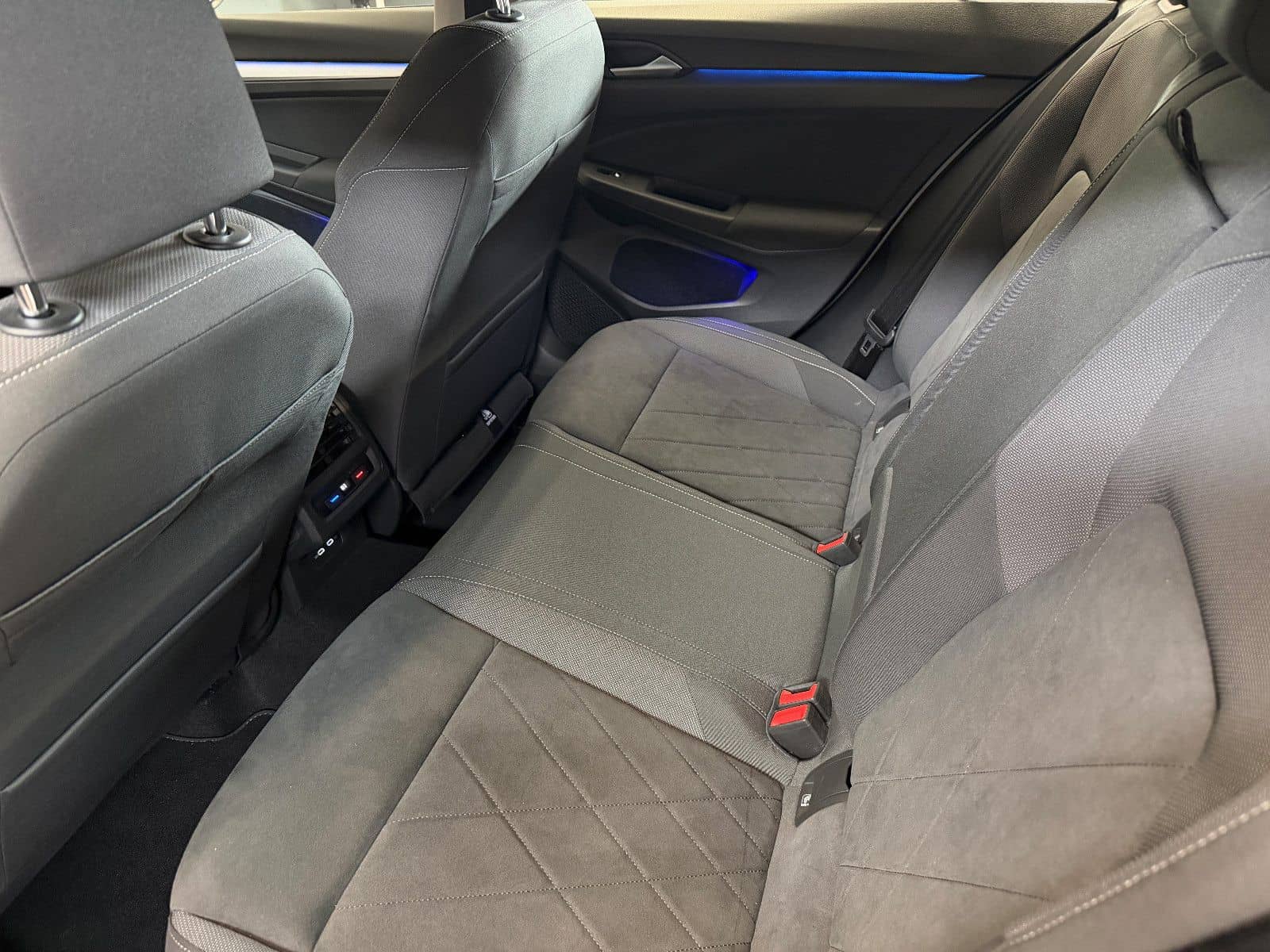 Volkswagen Golf 2.0 TDI Life/KAMERA/PDC/LED/ACC/NAVI/1.Hand foto 16