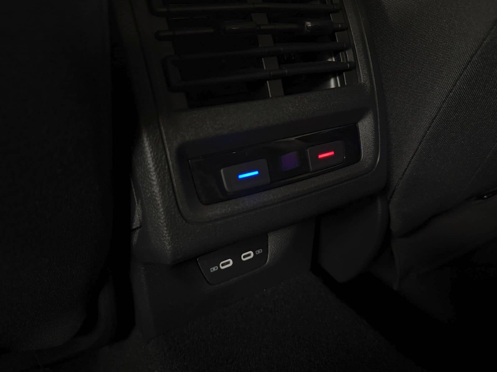 Volkswagen Golf 2.0 TDI Life/KAMERA/PDC/LED/ACC/NAVI/1.Hand foto 24