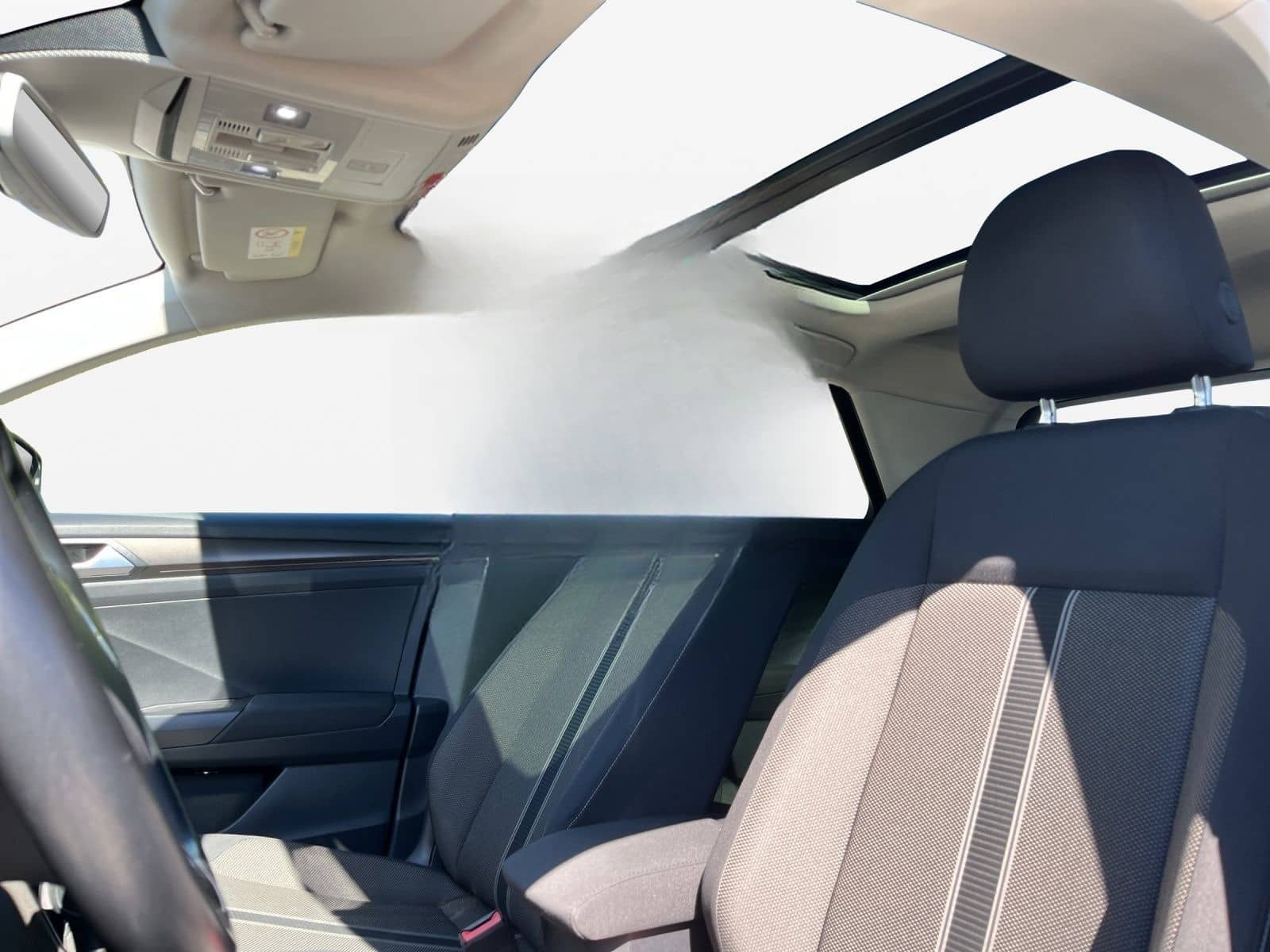 Volkswagen T-Roc Style 1.5 l TSI R-Line+Pano+LED+Kamera+ACC foto 11