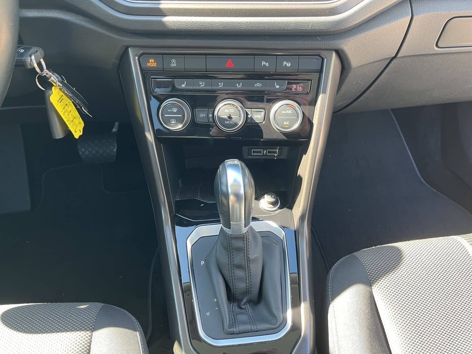 Volkswagen T-Roc Style 1.5 l TSI R-Line+Pano+LED+Kamera+ACC foto 8