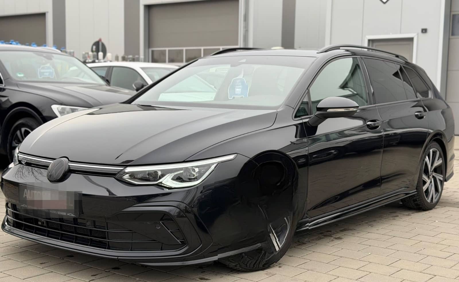 Volkswagen Golf VIII VARIANT R-Line*ACC*AHK*PANO*IQ-LIGHT* foto 1