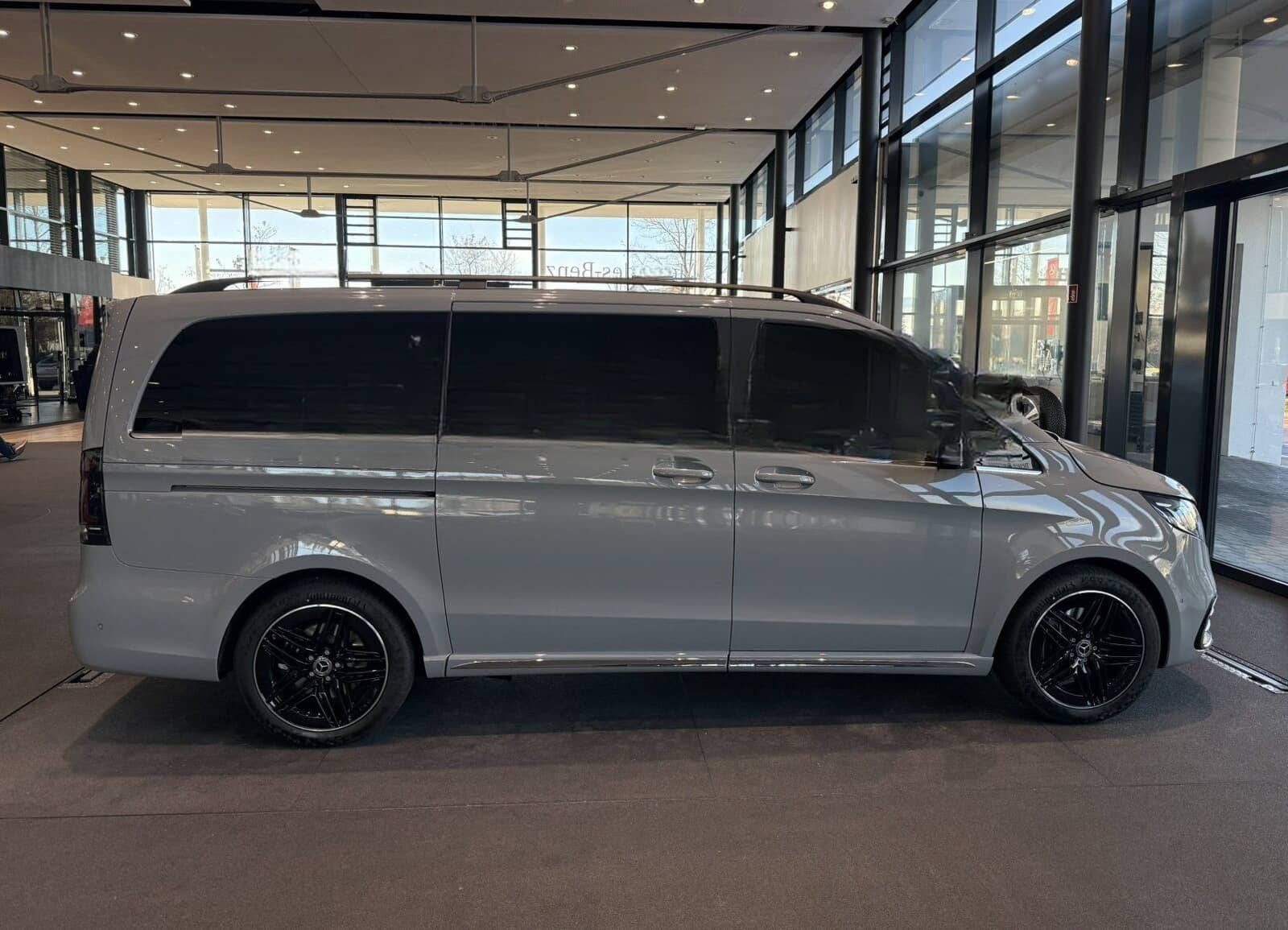 Mercedes-Benz V300 d EXCLUSIVE Lang AMG*AIRMATIC*PANO*STHZ*360 foto 8