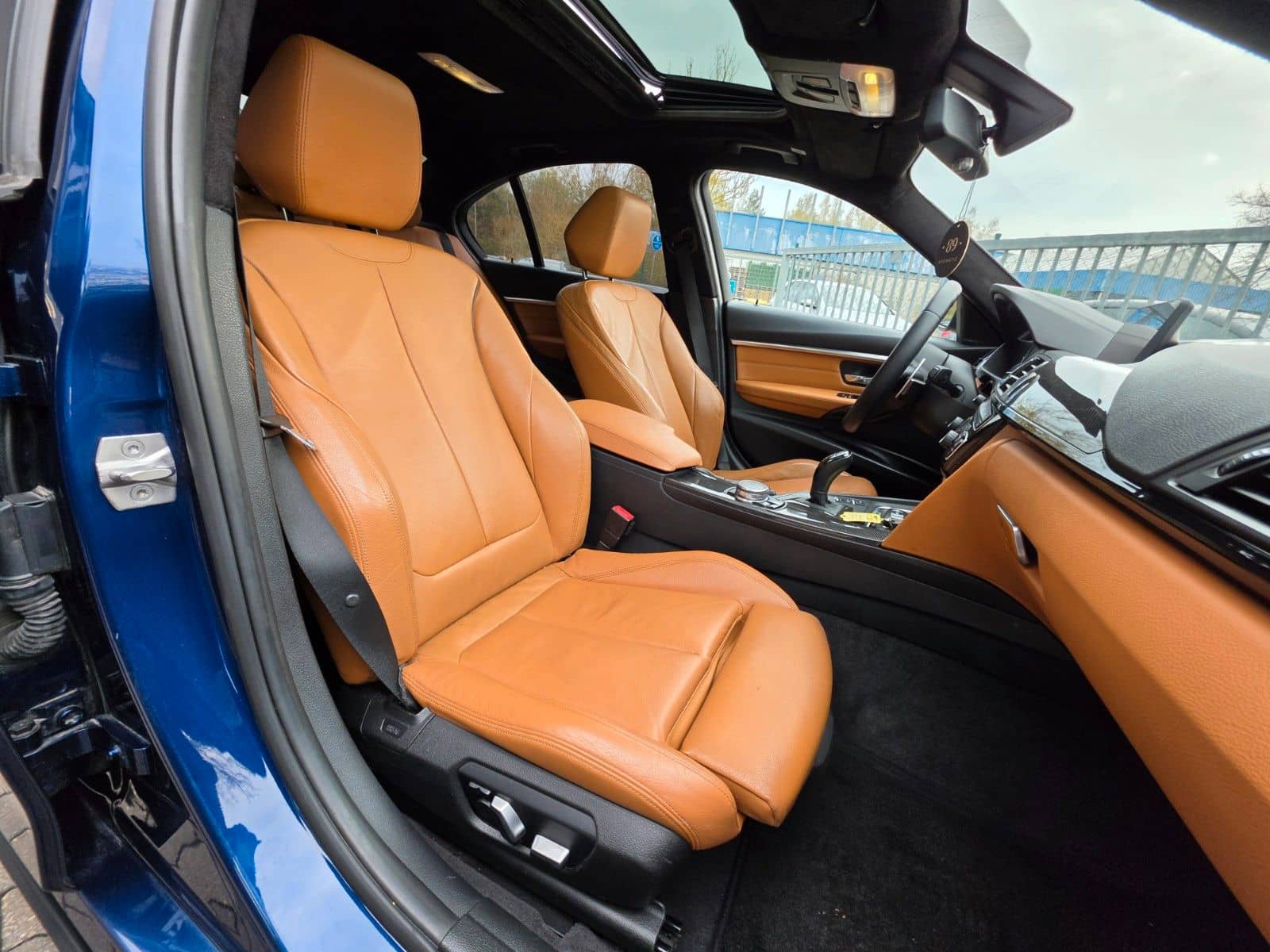 BMW 320i xDrive M Sport*Carbon*LED*Alcantara Dachhim foto 20