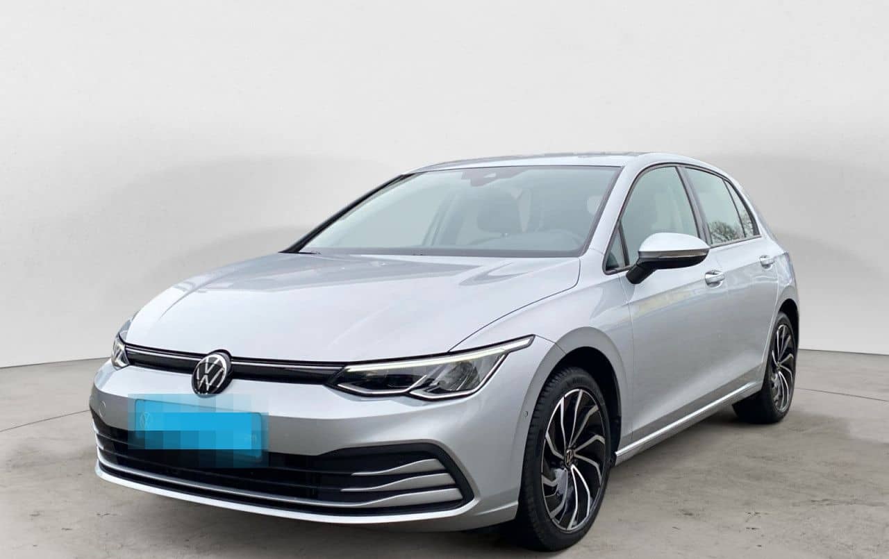 Volkswagen Golf VIII 2.0 TDI DSG Life NAVI ACC AHK KAM foto 2