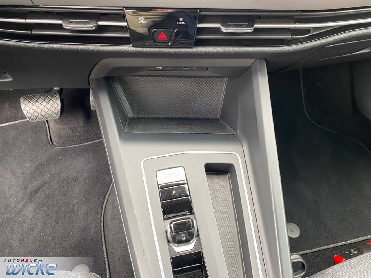 Volkswagen Golf VIII 2.0 TDI DSG Life NAVI ACC AHK KAM foto 7