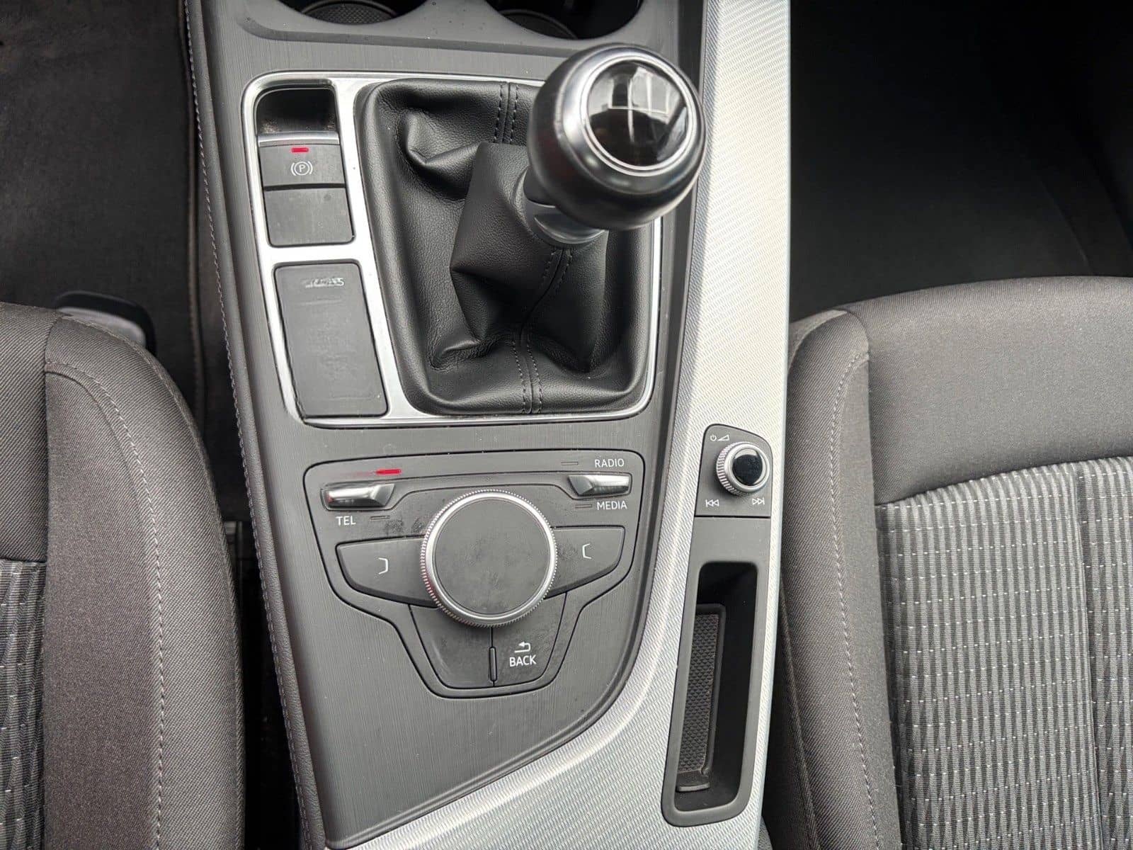 Audi A4 Avant 40 TFSI design/Navi/Xenon/FSE/Kamera foto 17