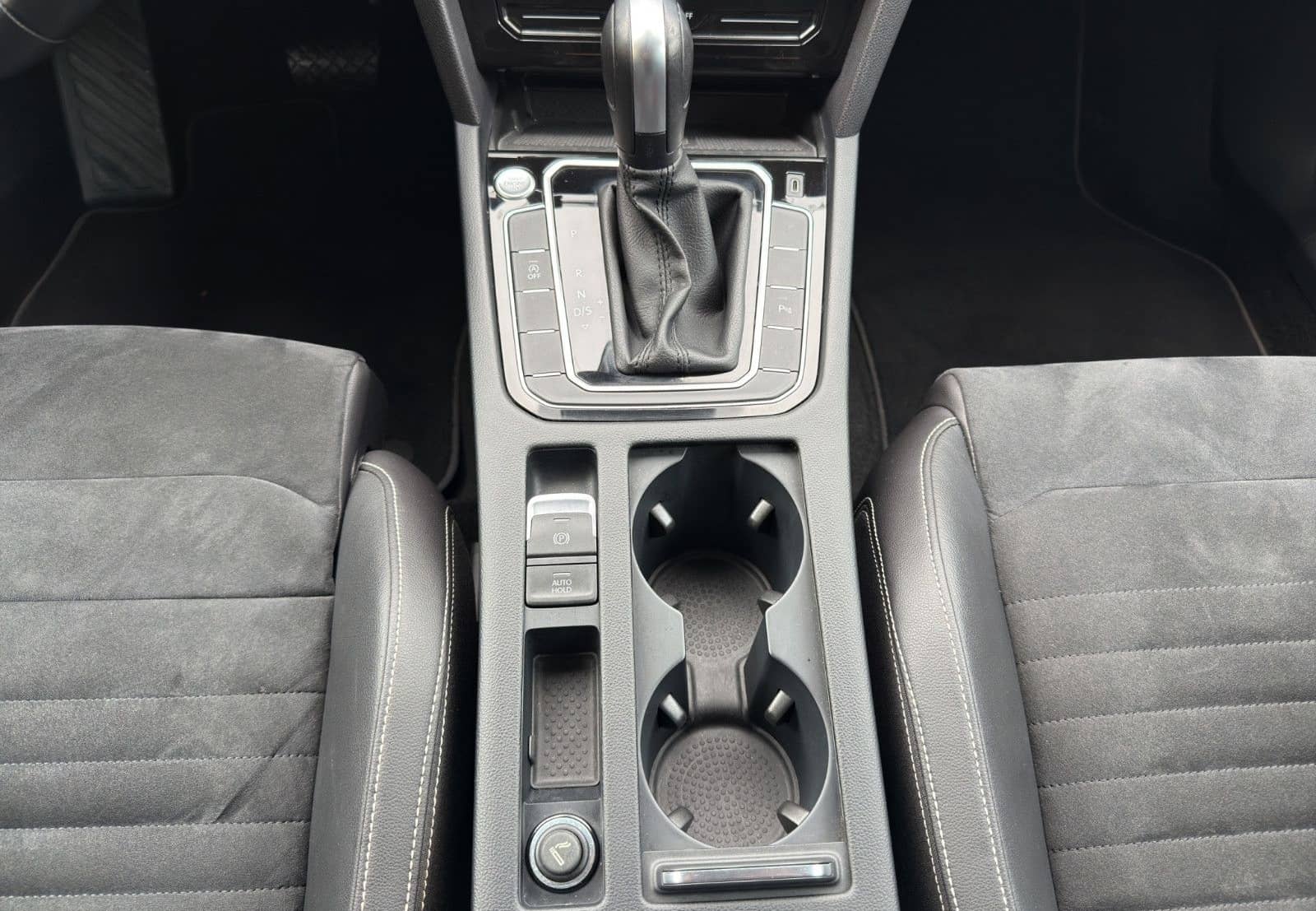 Volkswagen Passat Variant 2.0 TDI Elegance foto 14