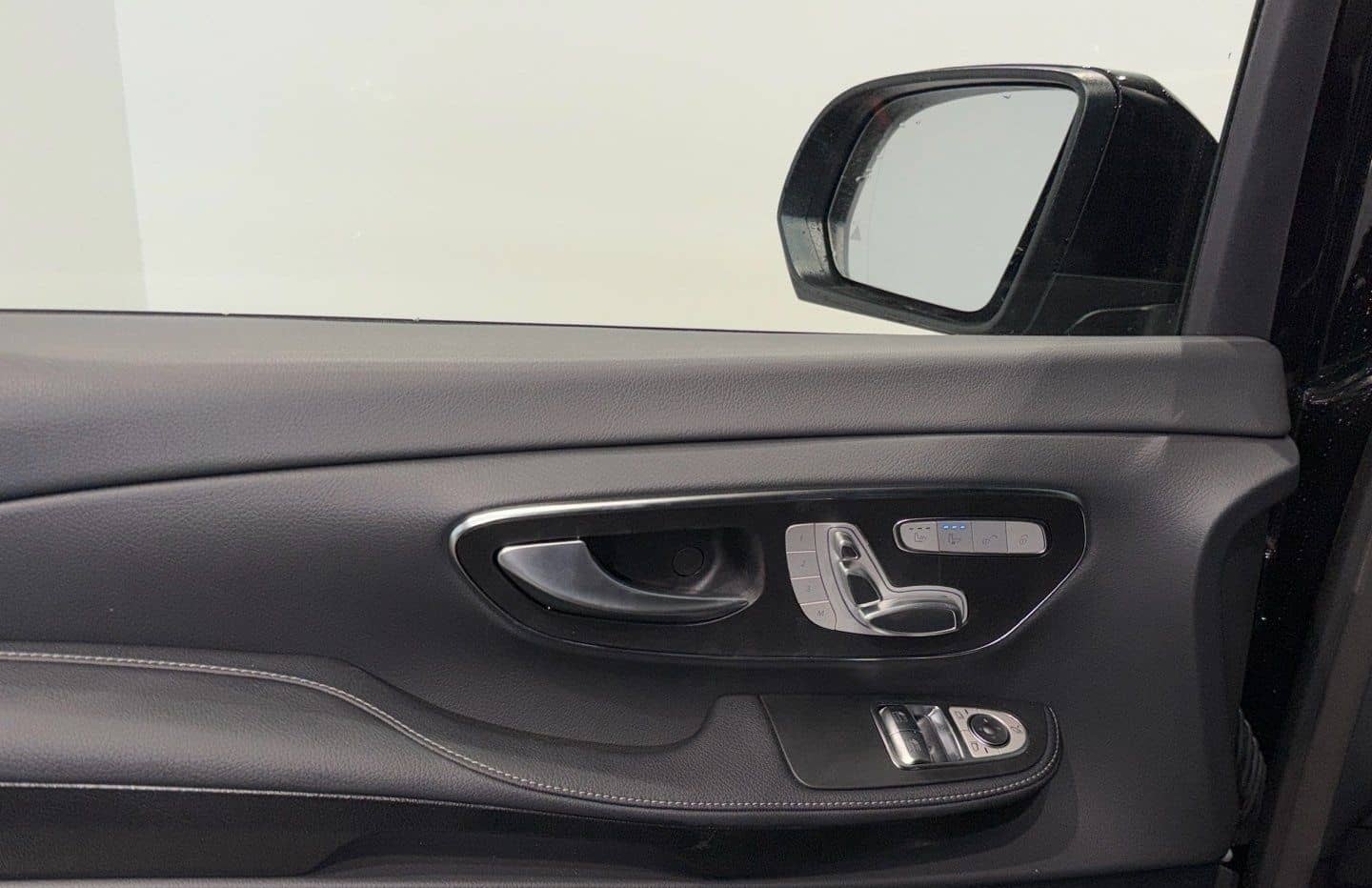 Mercedes-Benz V 300 d 4MATIC AVANTGARDE Extralang AMG Distr. foto 15