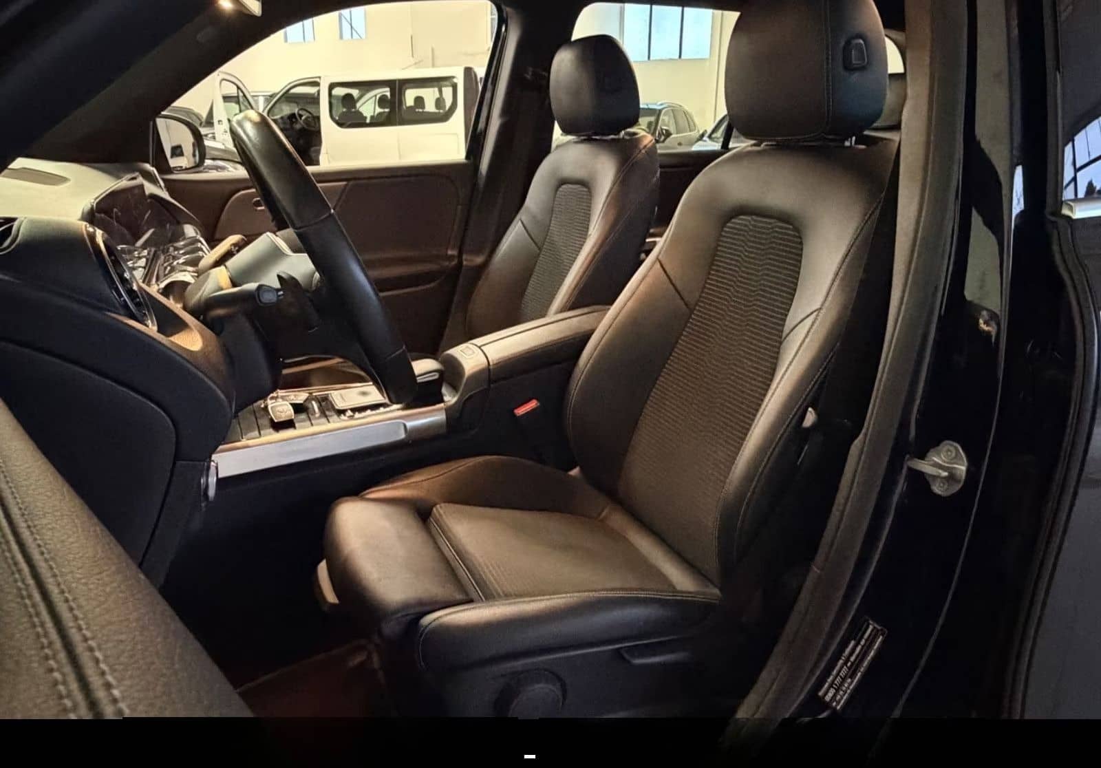 Mercedes-Benz GLB 200d 8G LED Nav DISTRONIK Shz Kam AHK foto 19