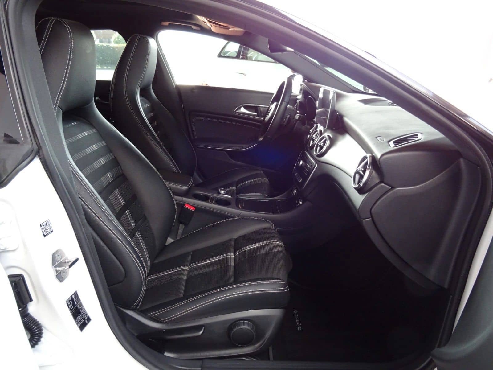 Mercedes-Benz CLA 200 SB Urban/ Autom./ Navi/ LED/ Night/ Pano foto 12