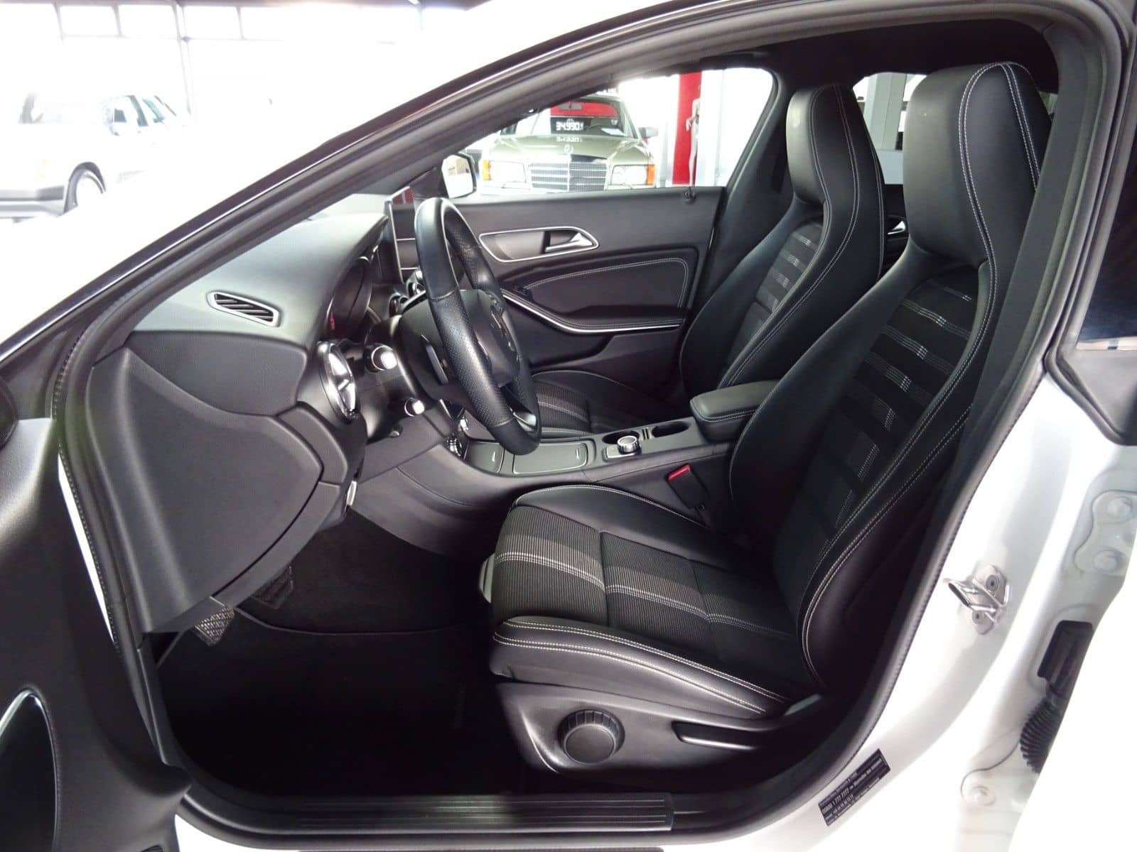 Mercedes-Benz CLA 200 SB Urban/ Autom./ Navi/ LED/ Night/ Pano foto 10