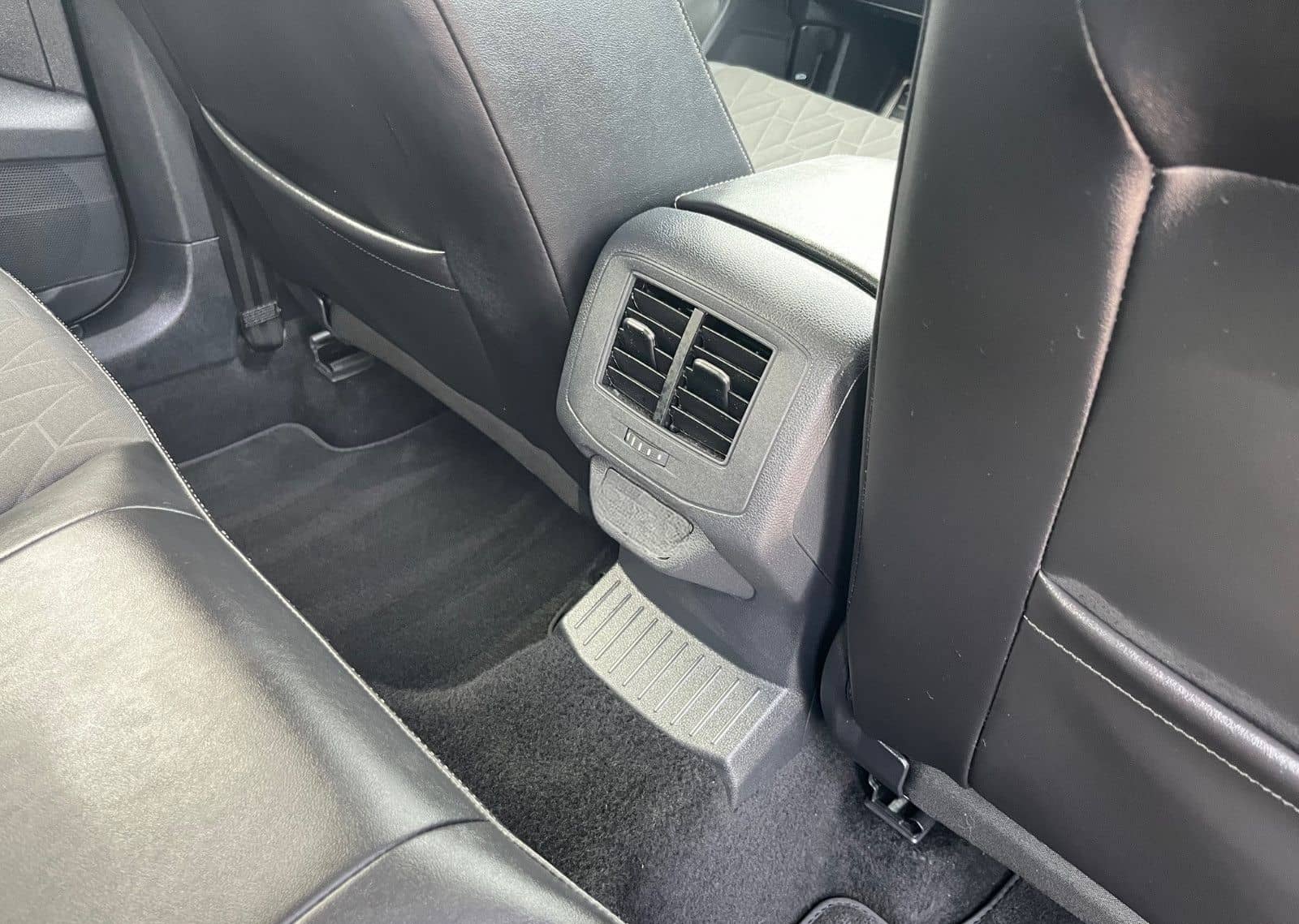 Volkswagen T-Roc Goal mit LED+PDC+NAVI+GARANTIE foto 16