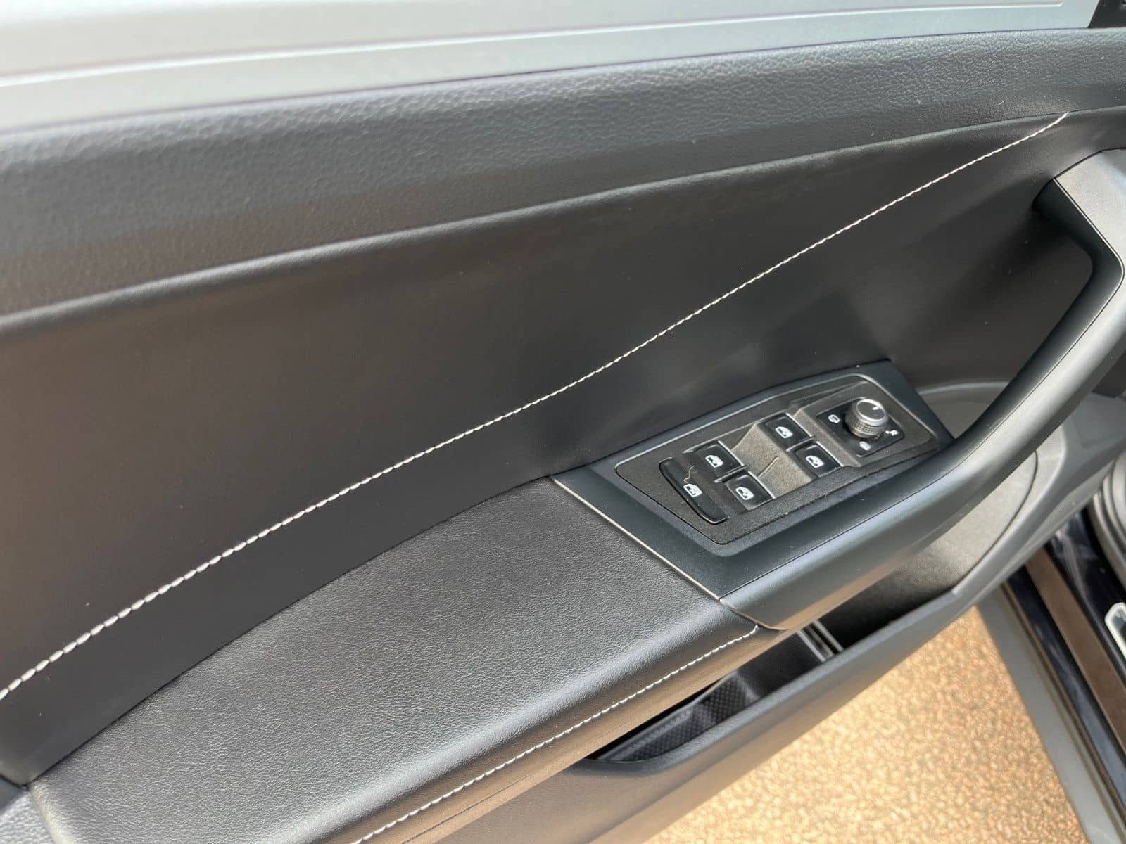 Volkswagen T-Roc Goal mit LED+PDC+NAVI+GARANTIE foto 24