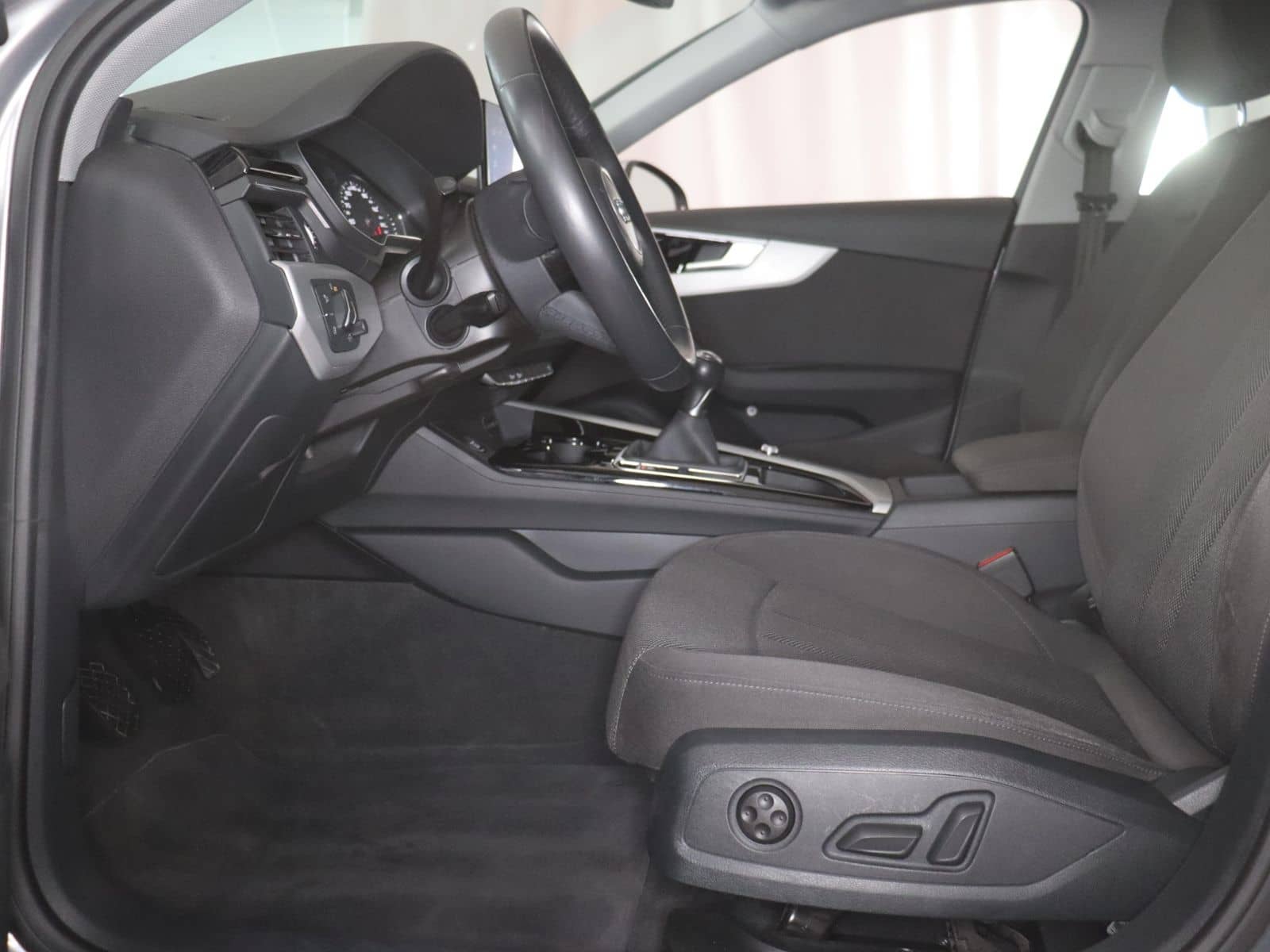 Audi A4 Avant 35TFSI 261,-ohne Anzahlung Navi AHK Sit foto 4