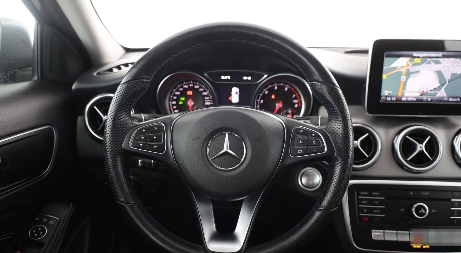 Mercedes-Benz GLA 180 LED Navi Sitzheizung Teilleder PDC ACC foto 14