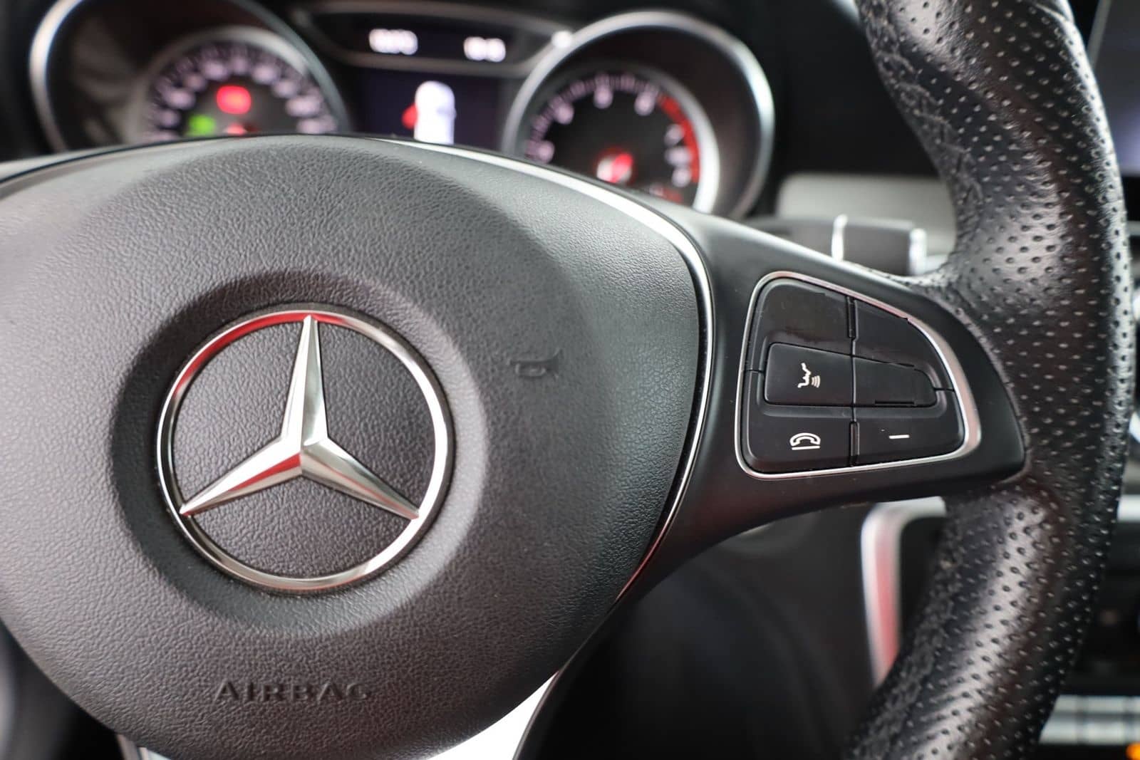 Mercedes-Benz GLA 180 LED Navi Sitzheizung Teilleder PDC ACC foto 16