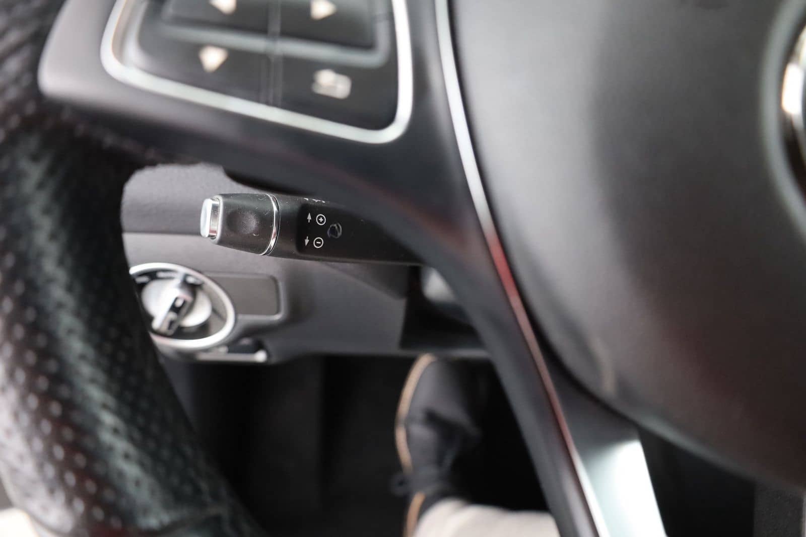 Mercedes-Benz GLA 180 LED Navi Sitzheizung Teilleder PDC ACC foto 18