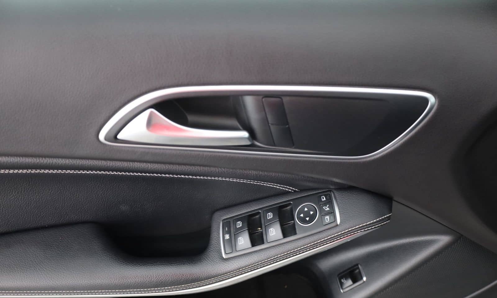 Mercedes-Benz GLA 180 LED Navi Sitzheizung Teilleder PDC ACC foto 22