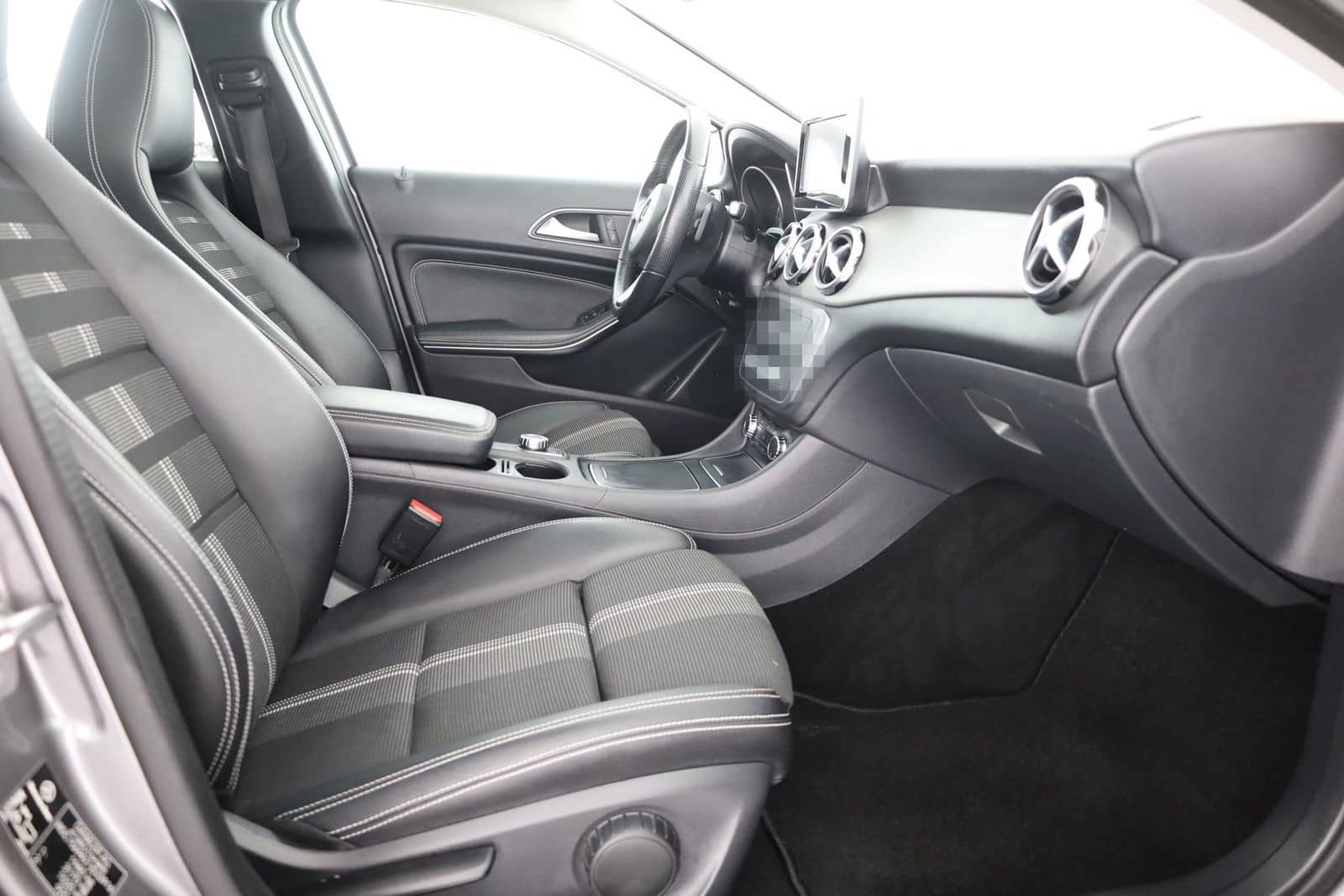 Mercedes-Benz GLA 180 LED Navi Sitzheizung Teilleder PDC ACC foto 24