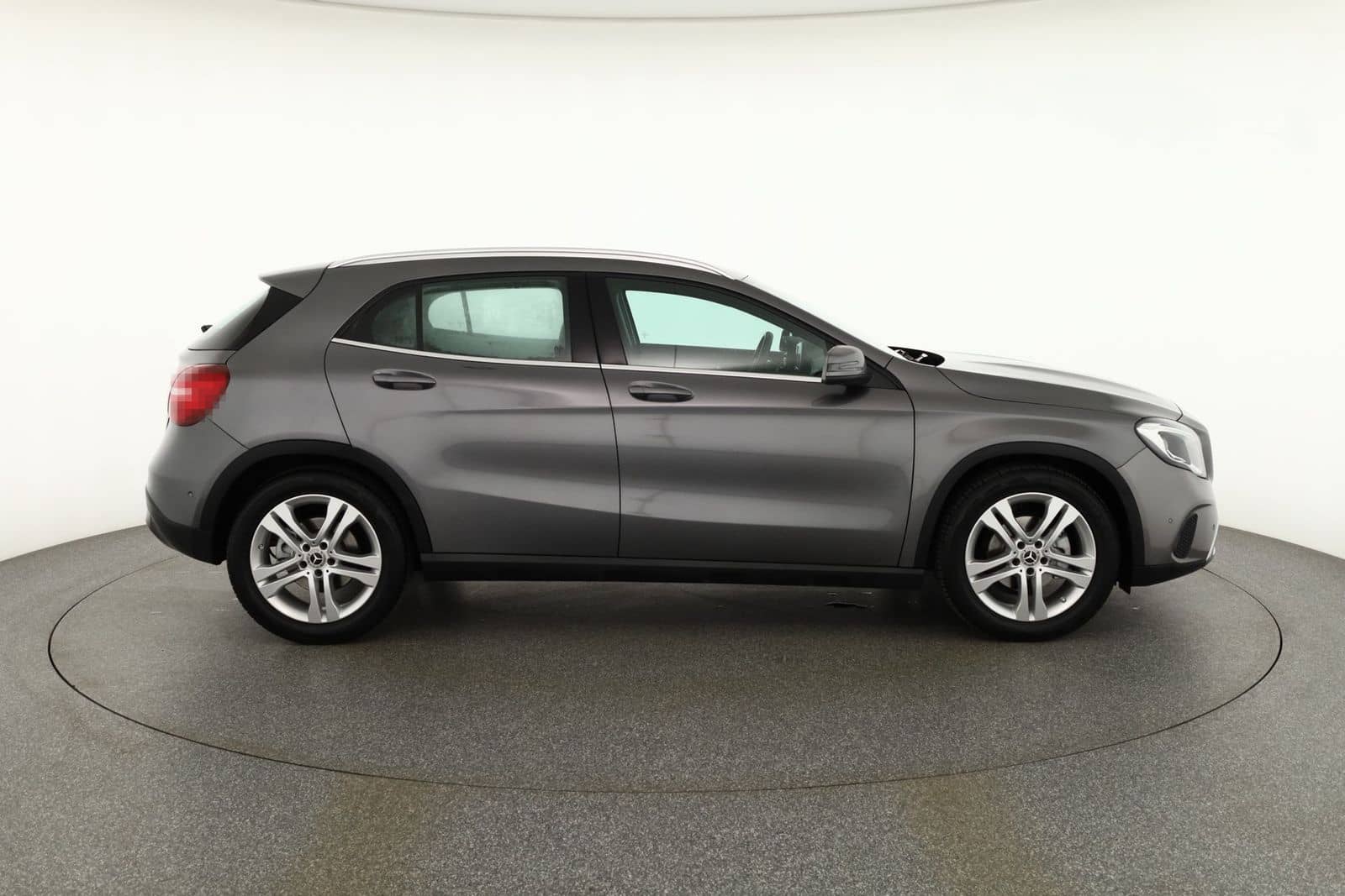 Mercedes-Benz GLA 180 LED Navi Sitzheizung Teilleder PDC ACC foto 6