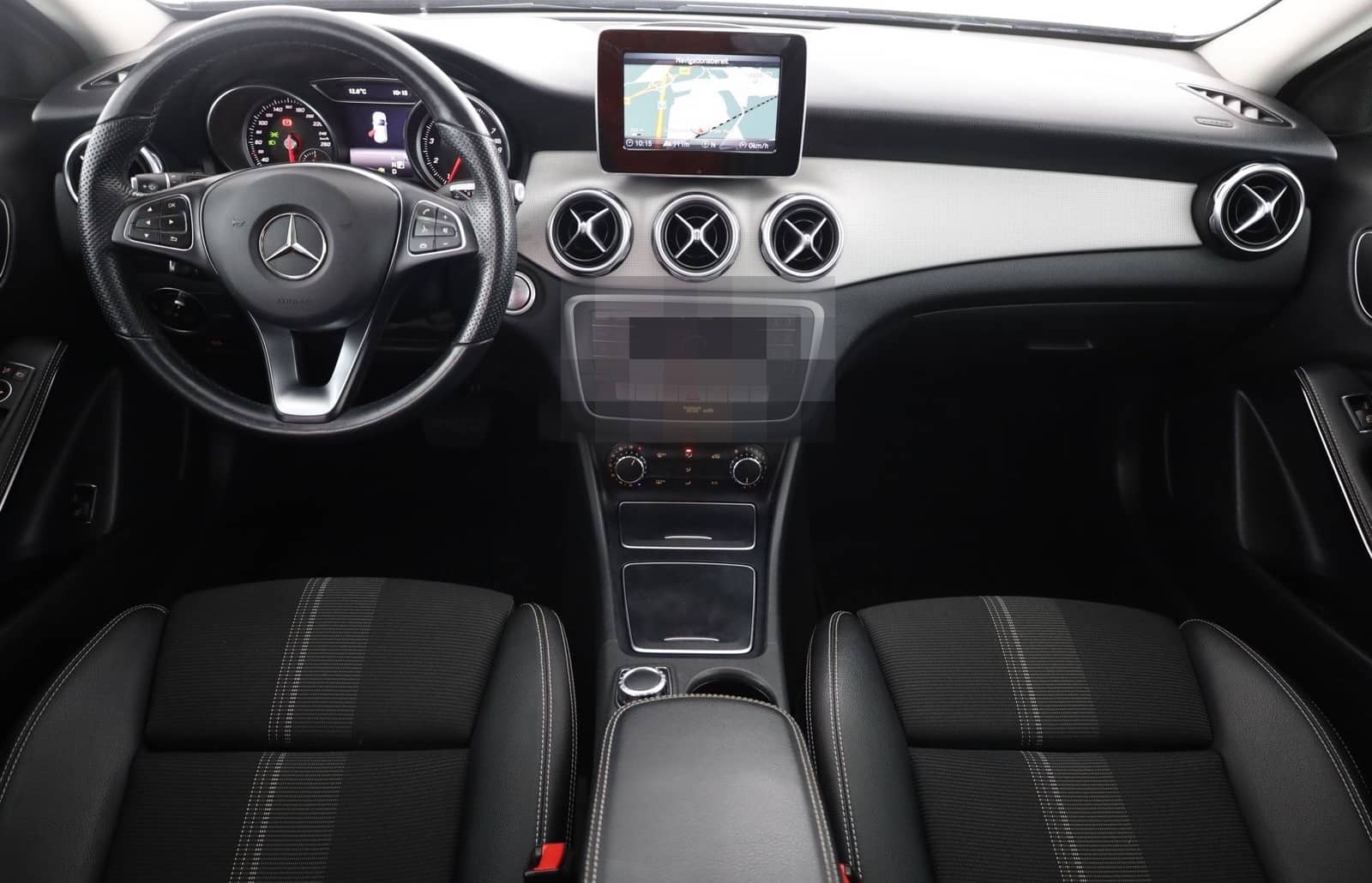 Mercedes-Benz GLA 180 LED Navi Sitzheizung Teilleder PDC ACC foto 9