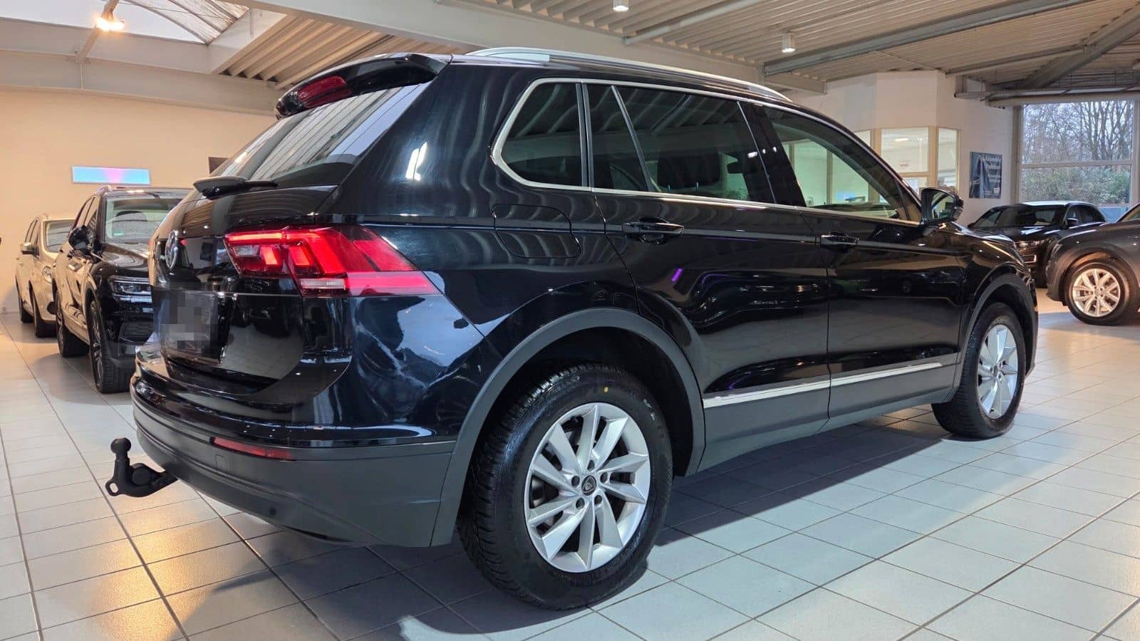 Volkswagen Tiguan 2.0TDI-4X4-AUTOM+AHK+KLIMAUTOM+NAV+1HAND foto 11