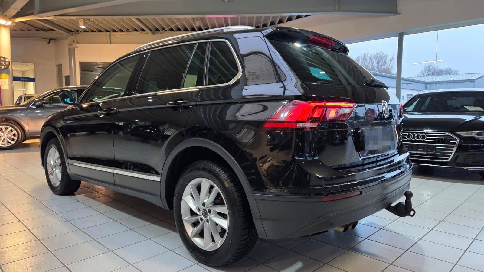 Volkswagen Tiguan 2.0TDI-4X4-AUTOM+AHK+KLIMAUTOM+NAV+1HAND foto 12