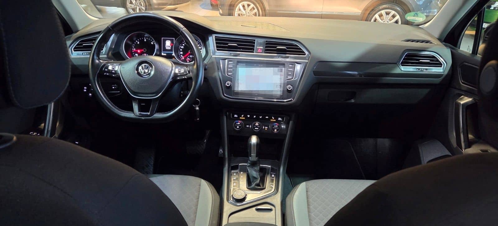 Volkswagen Tiguan 2.0TDI-4X4-AUTOM+AHK+KLIMAUTOM+NAV+1HAND foto 14