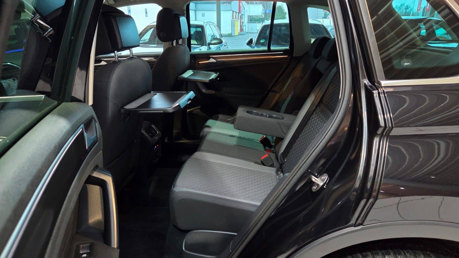 Volkswagen Tiguan 2.0TDI-4X4-AUTOM+AHK+KLIMAUTOM+NAV+1HAND foto 19