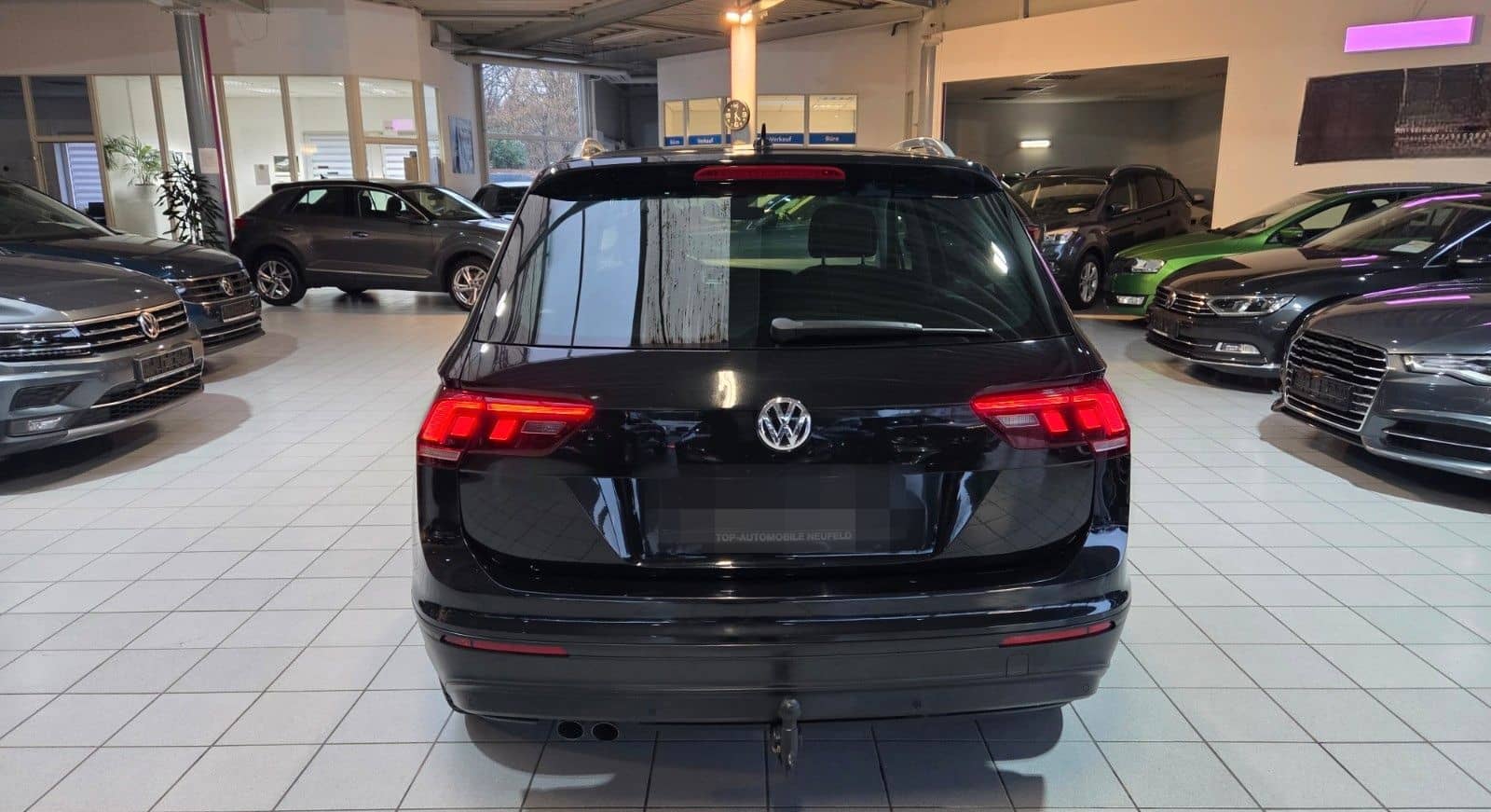 Volkswagen Tiguan 2.0TDI-4X4-AUTOM+AHK+KLIMAUTOM+NAV+1HAND foto 8