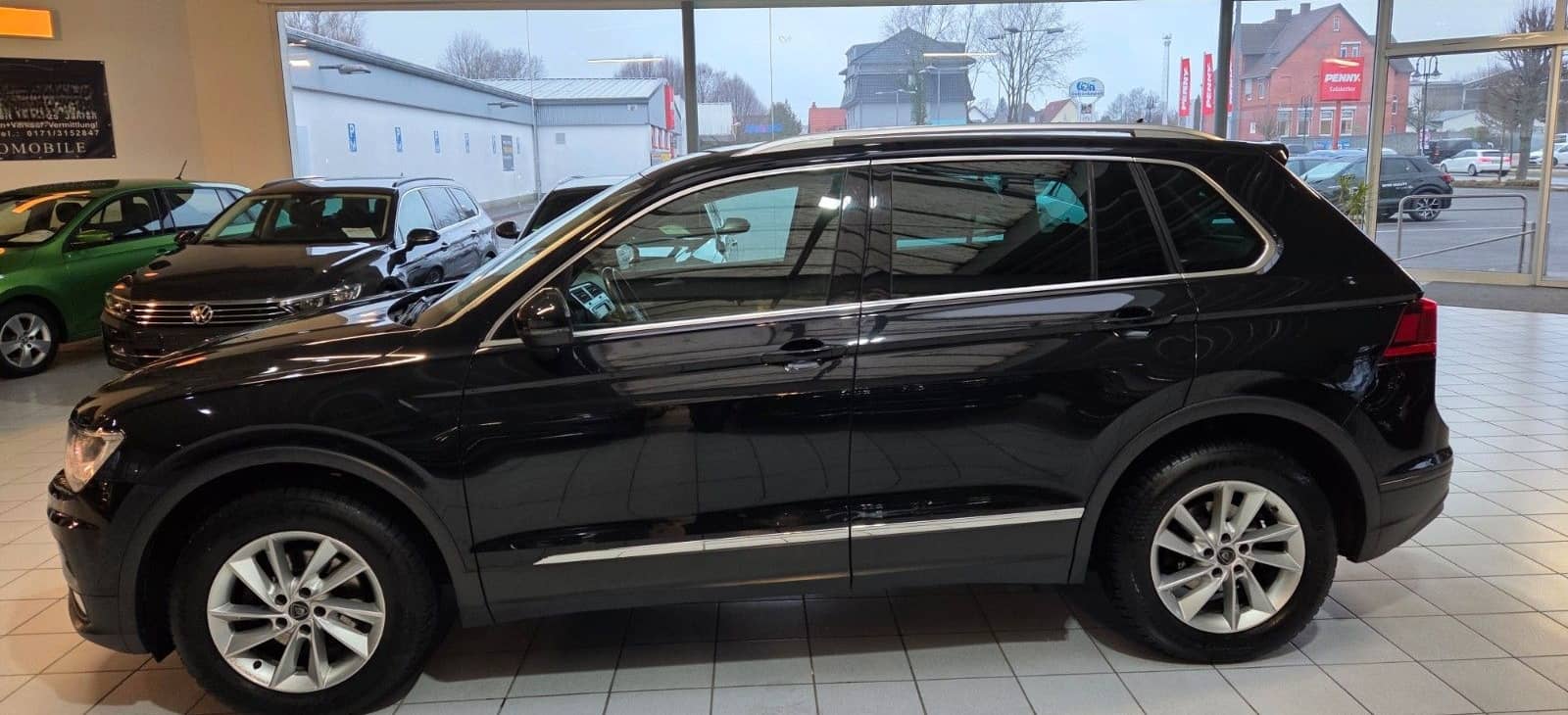 Volkswagen Tiguan 2.0TDI-4X4-AUTOM+AHK+KLIMAUTOM+NAV+1HAND foto 9