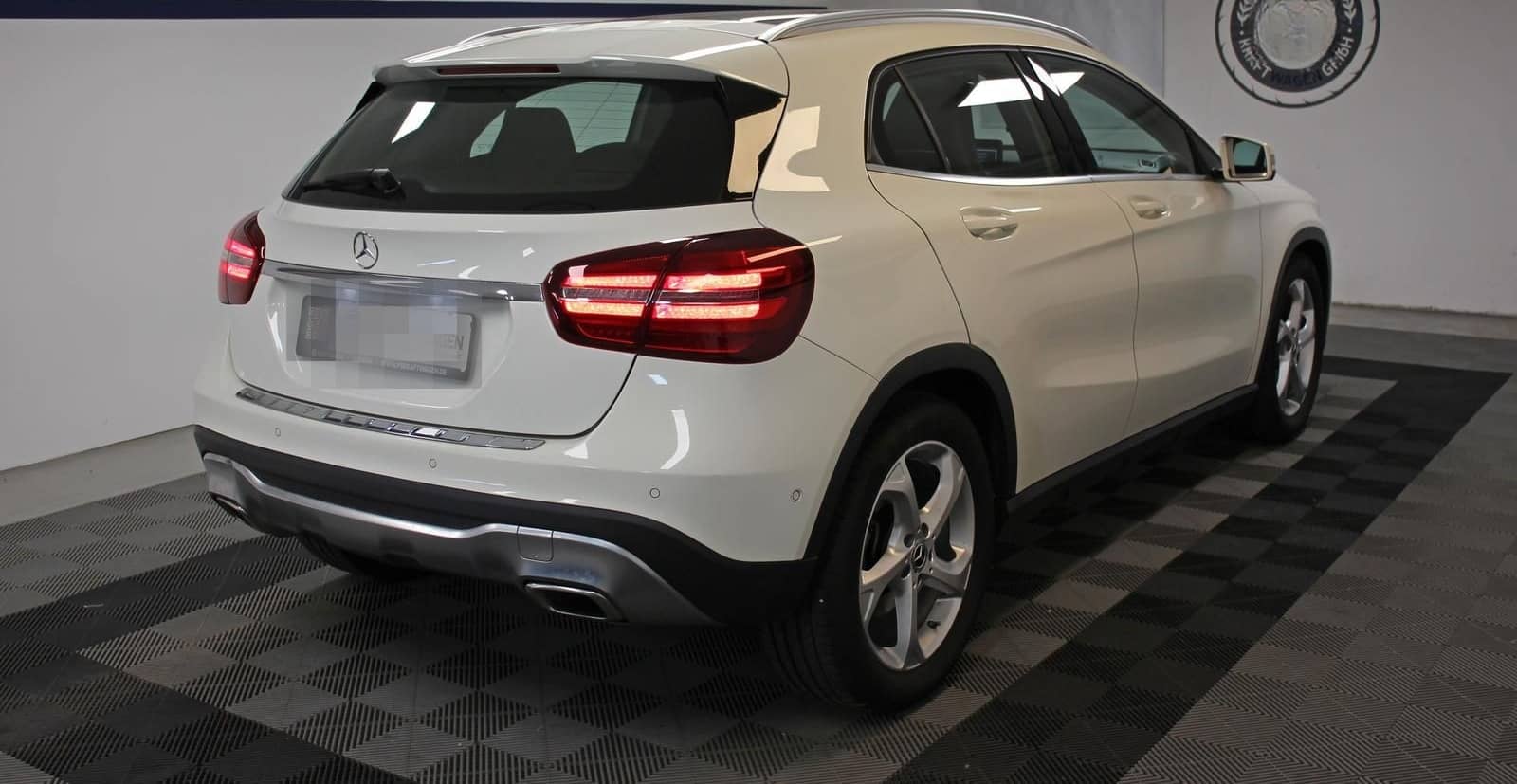 Mercedes-Benz GLA 200 Aut. PANO NAVI AHK TOTWINK. LED SHZ 2.HD foto 3