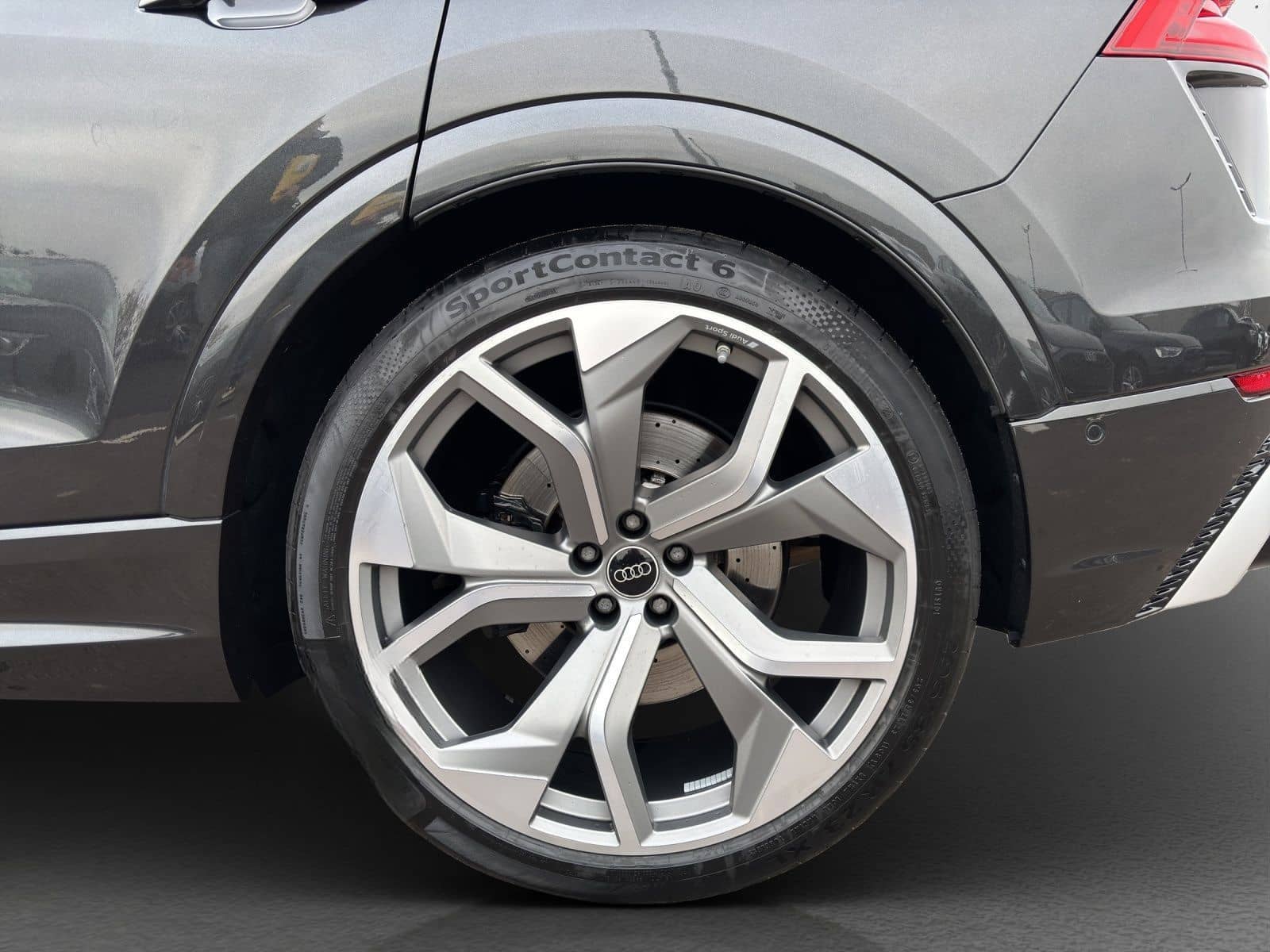 Audi RS Q8*PANO*AHK*HD-MATRIX*B&O*RS-AGA*HUD*23ZOLL foto 12