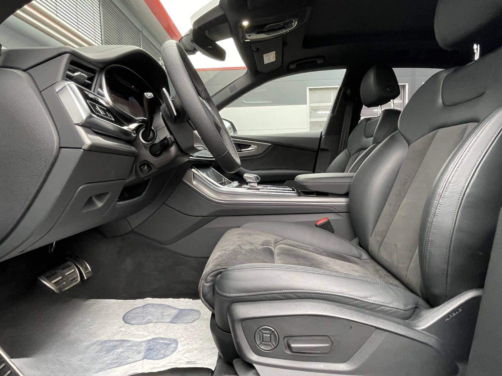 Audi RS Q8 4.0 TFSI qu. BLACK MATRIX DYNAMIK HUD PANO foto 8