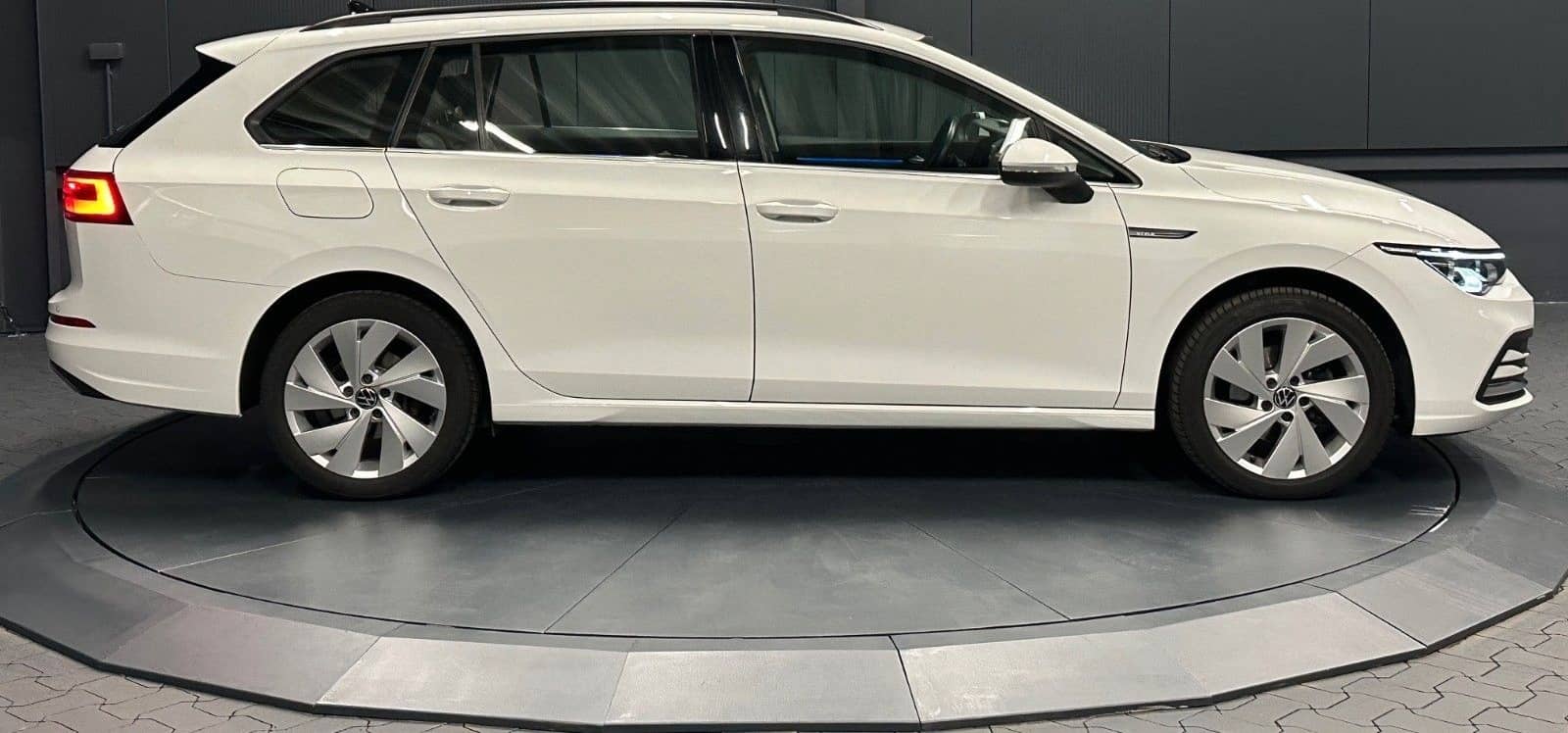 Volkswagen Golf Variant 1.5 eTSI Style *Standhzg*AHK*H&K*IQ foto 1