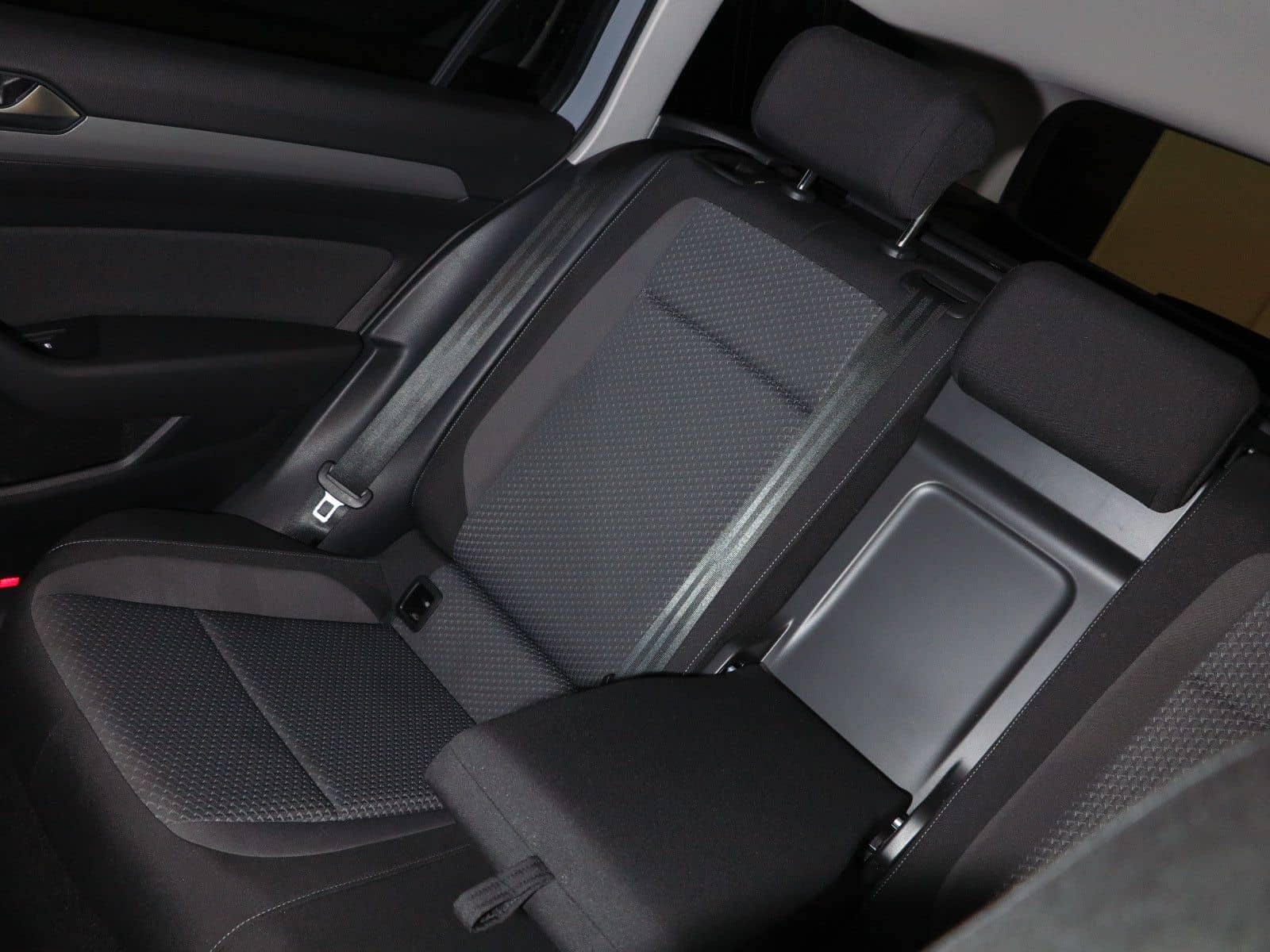 Volkswagen Passat Variant 2.0 TDI SCR DSG7 Navi DAB ACC foto 18