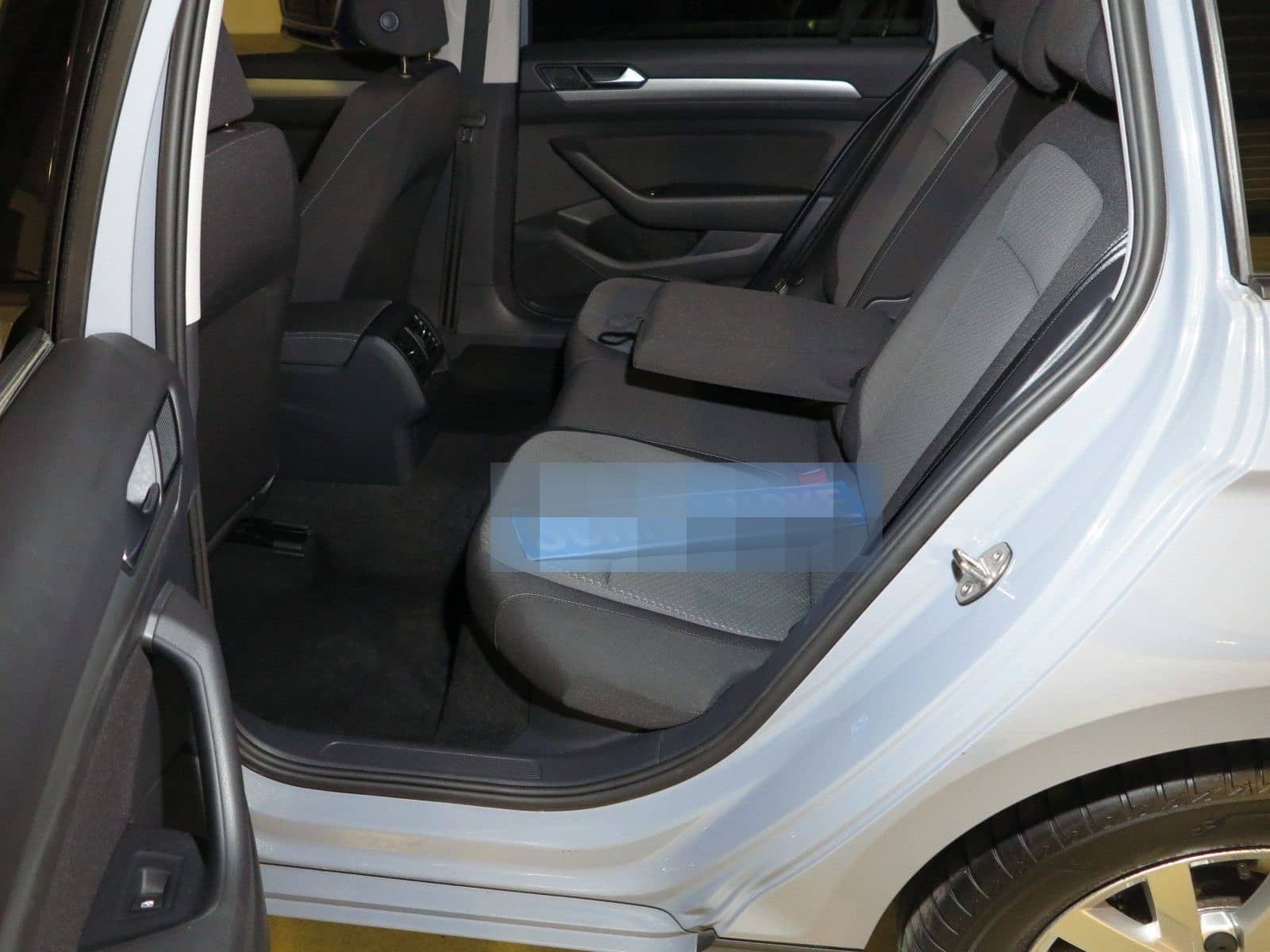 Volkswagen Passat Variant 2.0 TDI SCR DSG7 Navi DAB ACC foto 5