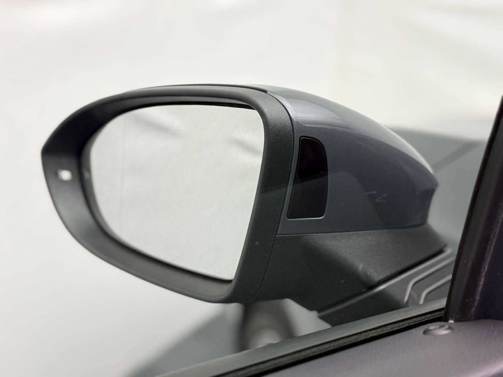 Volkswagen Golf Life 2,0 TDI STHZ Keyless ACC Navi LED  foto 16