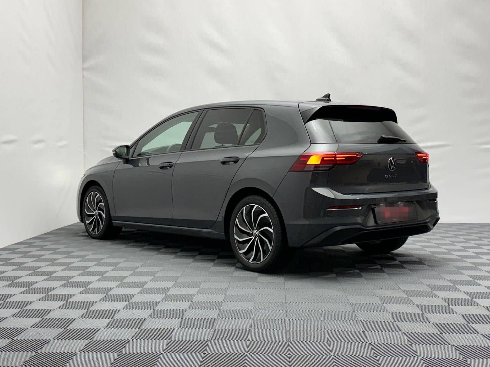 Volkswagen Golf Life 2,0 TDI STHZ Keyless ACC Navi LED  foto 10