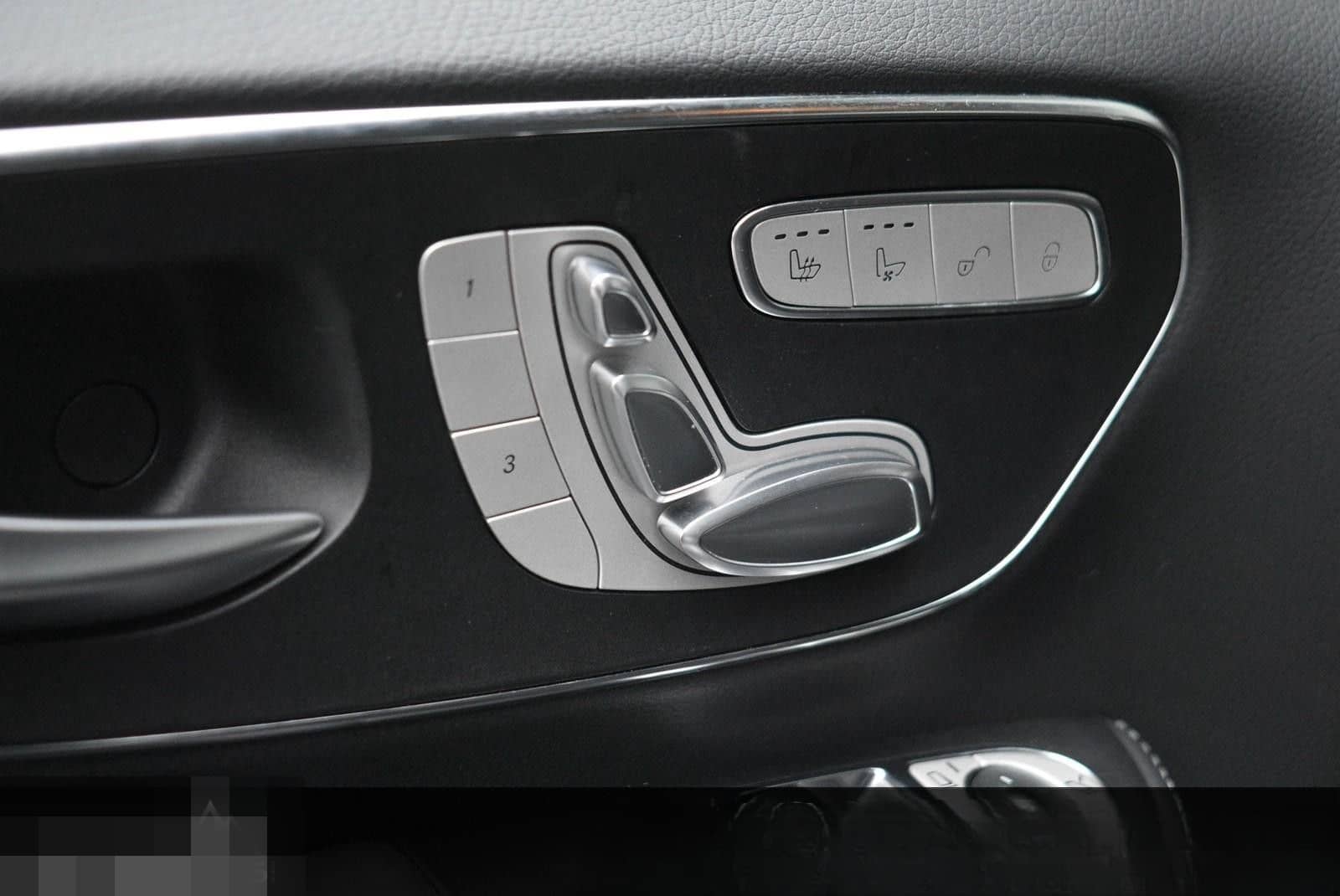 Mercedes-Benz V 300 d 4M EXCLUSIVE AMG DIST/360°/PANO/STAND/AI foto 10