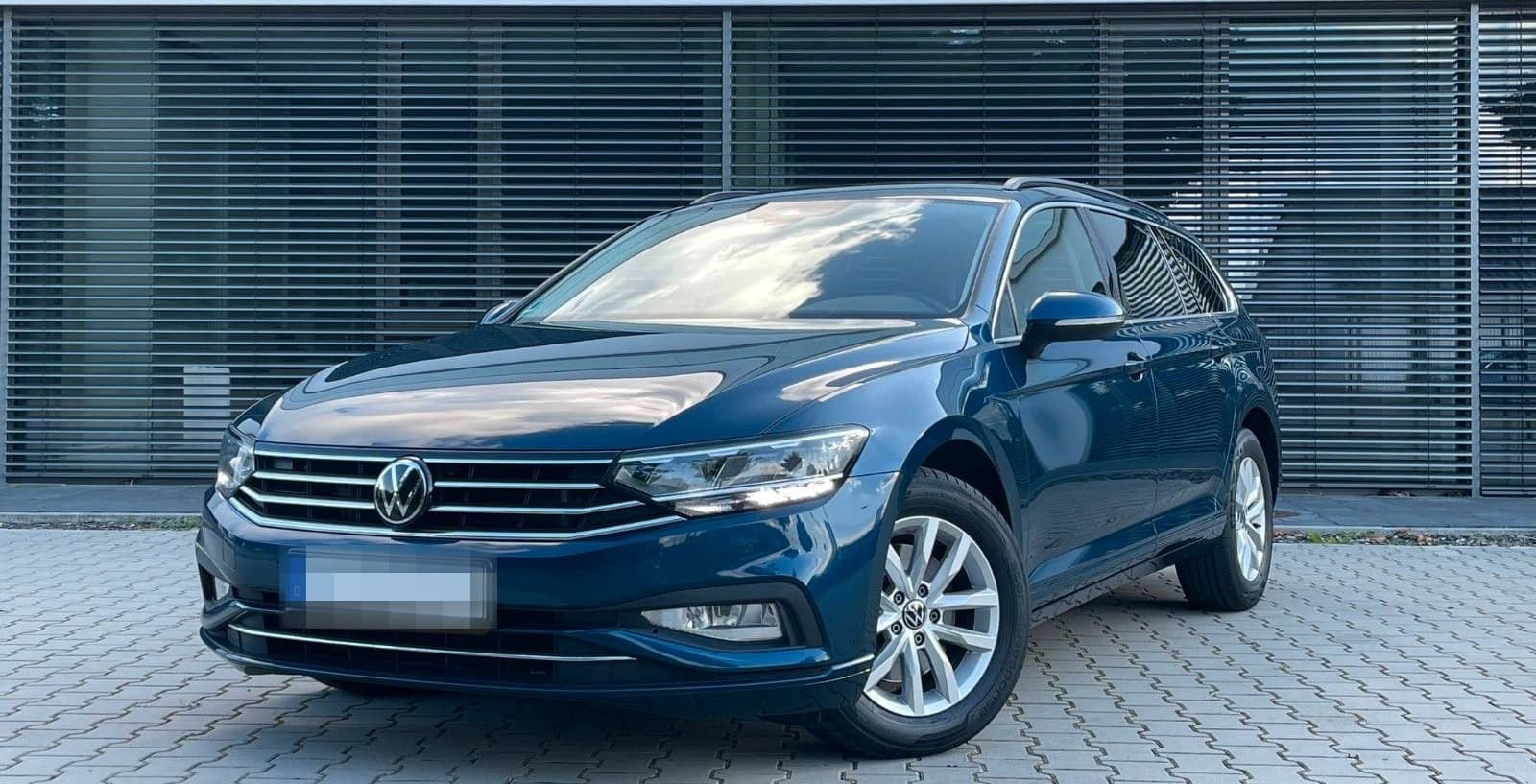 Volkswagen Passat Variant Business 2.0 | AHK foto 1