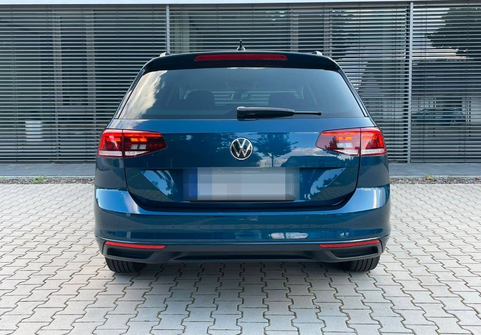 Volkswagen Passat Variant Business 2.0 | AHK foto 2