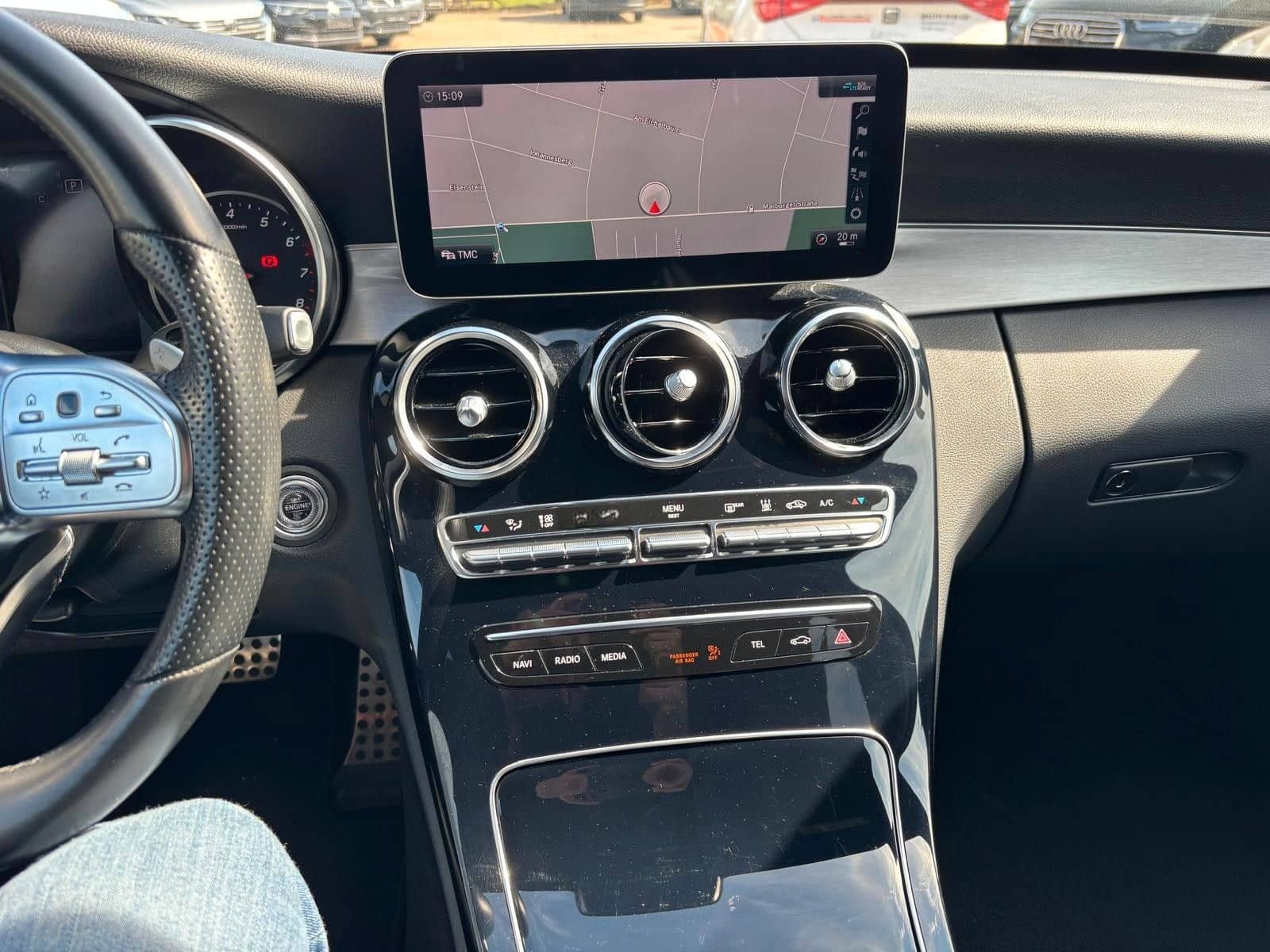 Mercedes-Benz AMG Line | Standheizung | LED | Navi | CarPlay foto 17